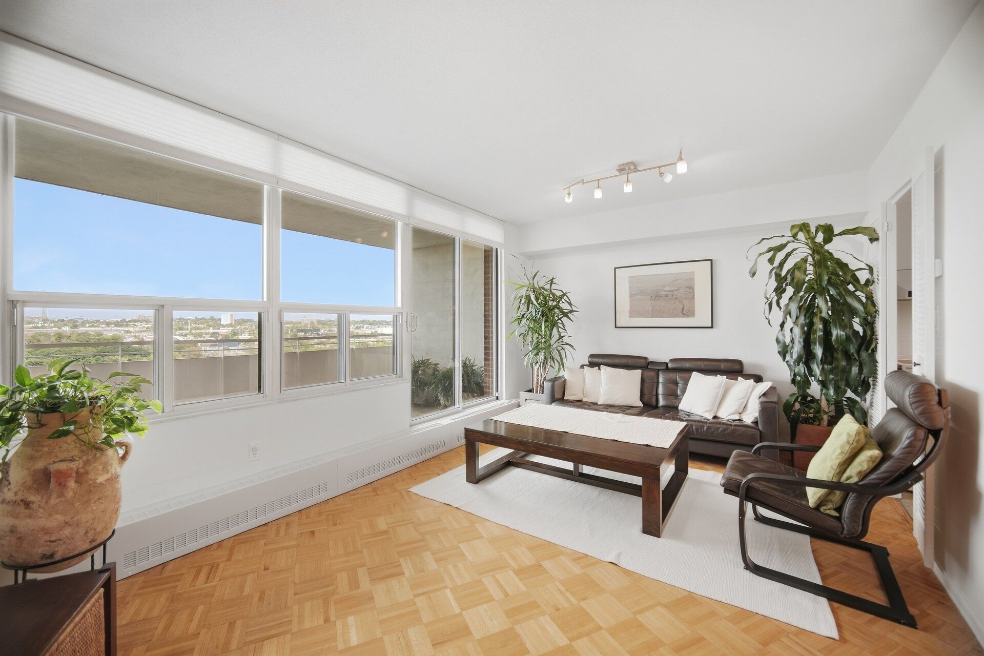 60 Pavane Linkway Way 1416, Toronto, On M3c 1a1