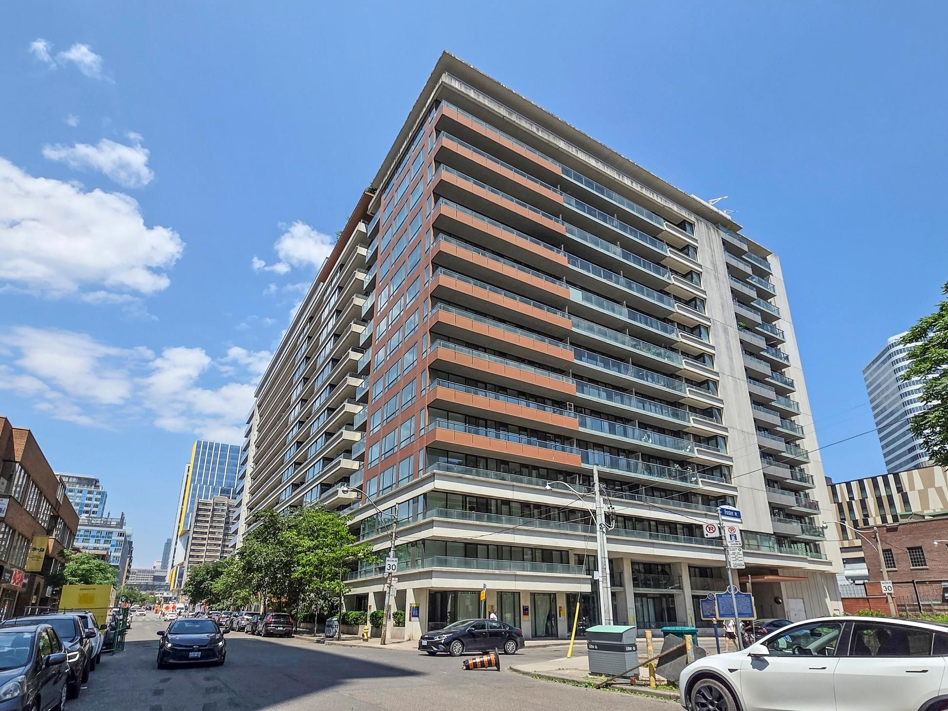 111 Elizabeth Street 1820, Toronto, On M5g 1p7
