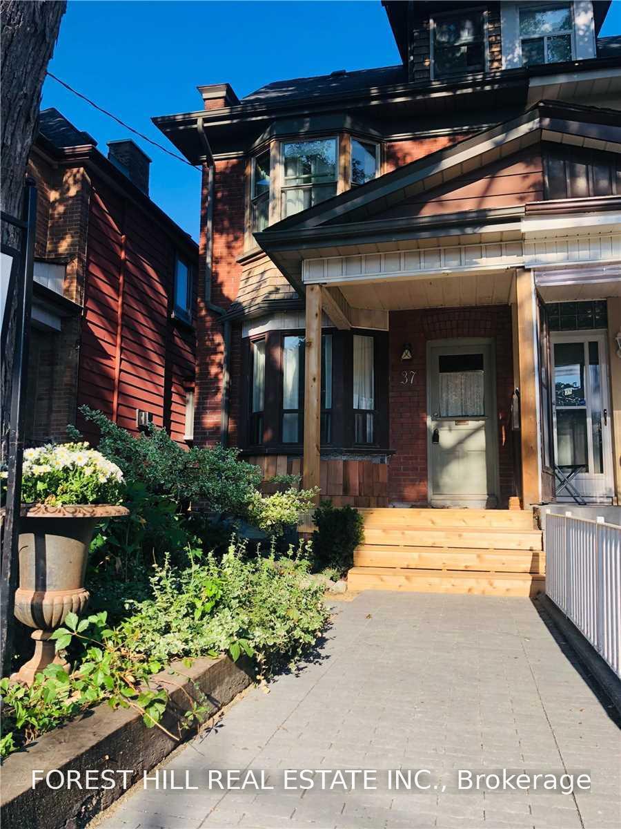 37 Hendrick Avenue, Toronto, On M6g 3s4