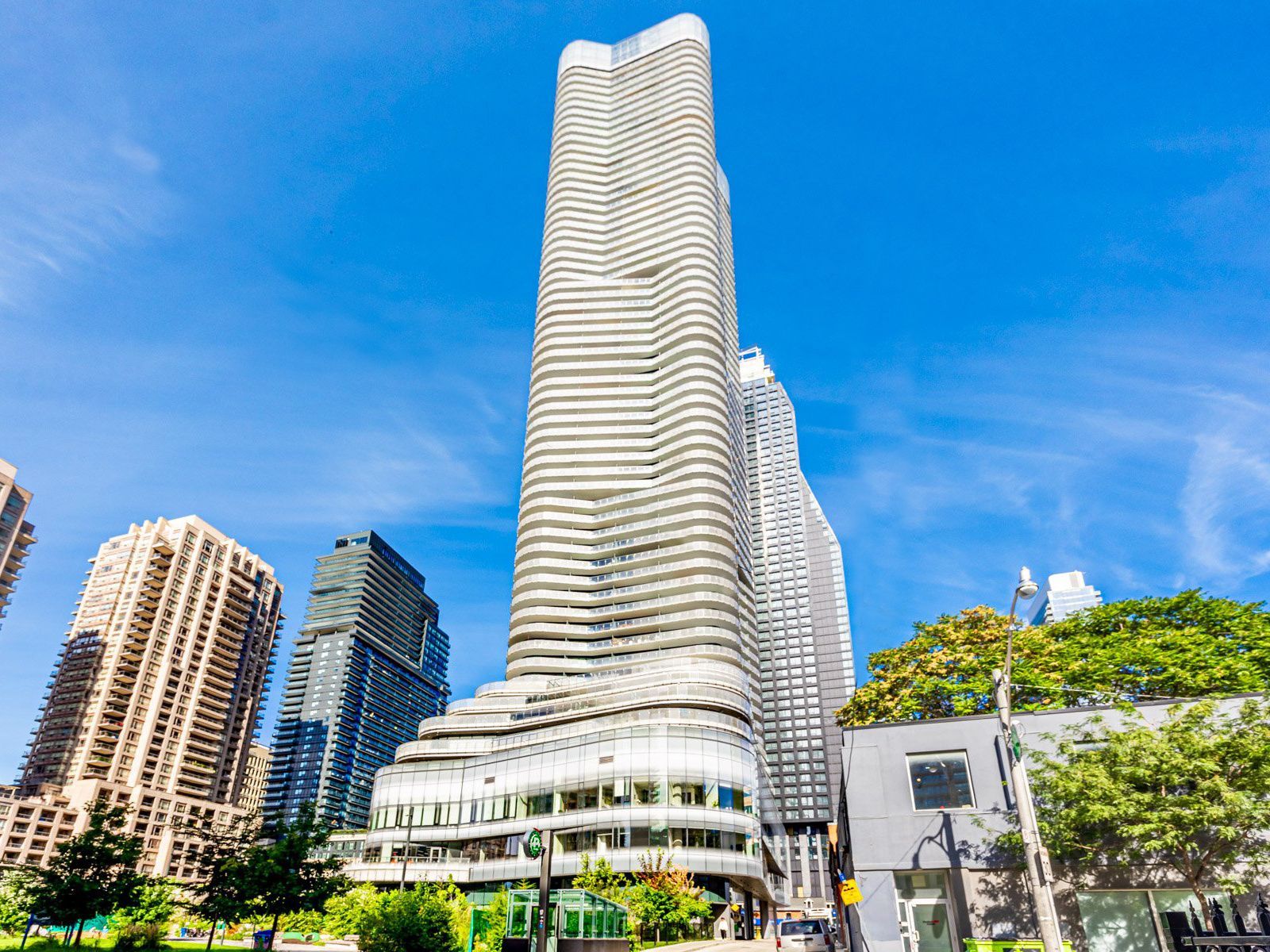 11 Wellesley Street 4309, Toronto, On M4y 1e8