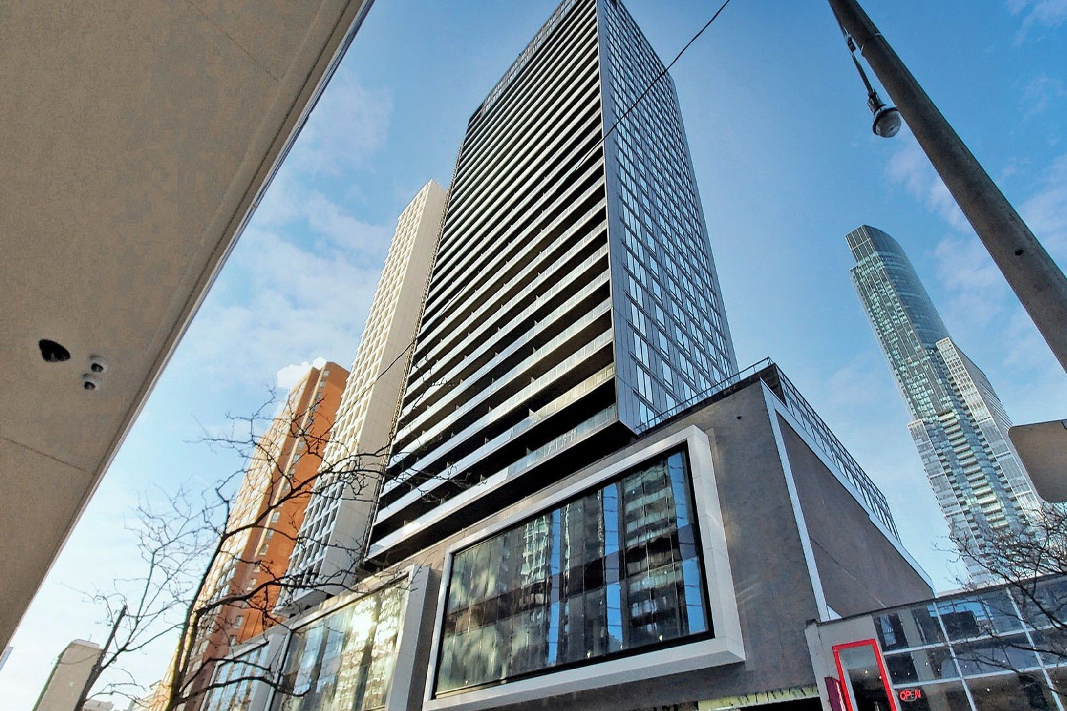 20 Edward Street 1720, Toronto, On M5g 1c9