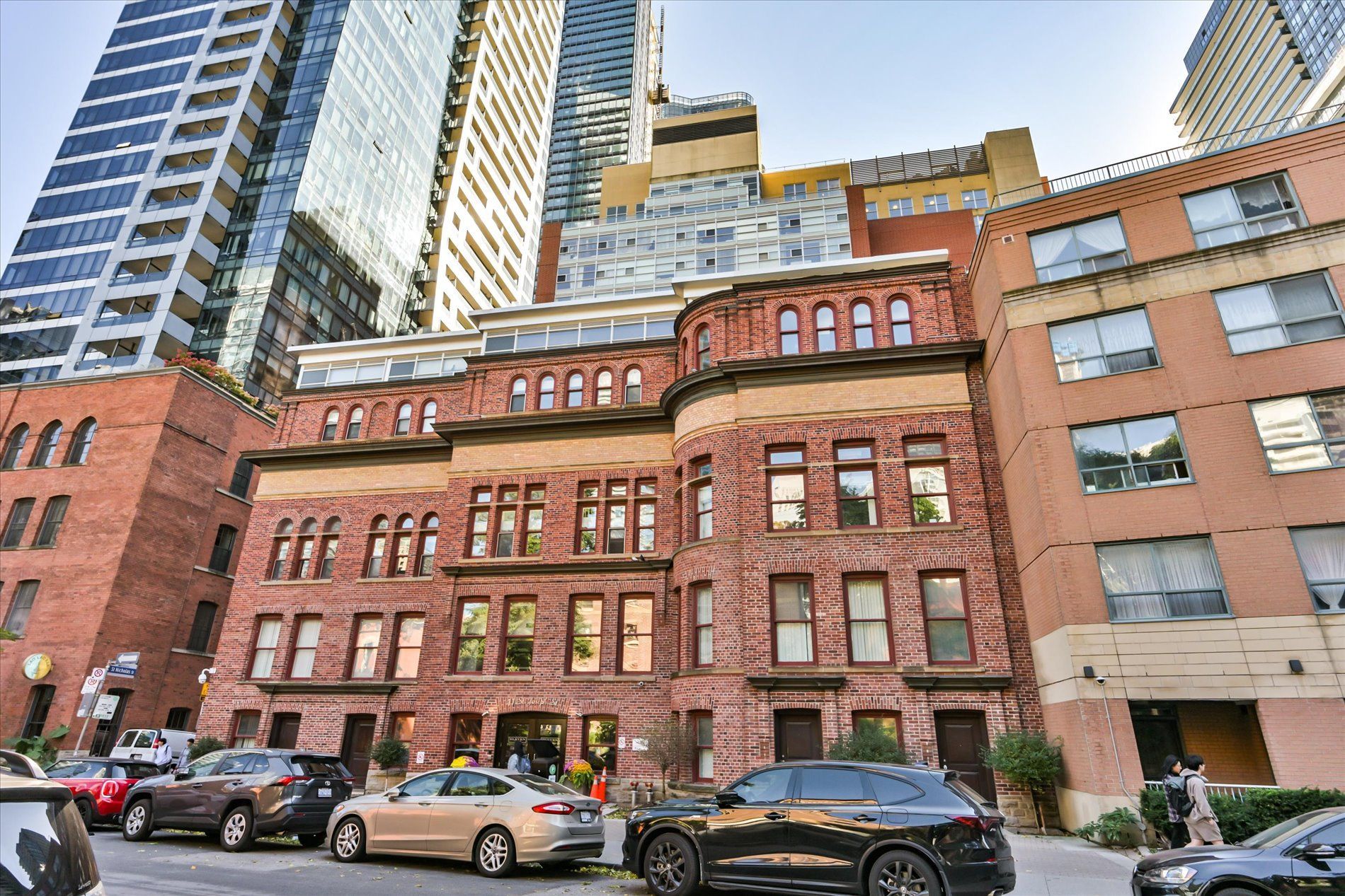 11 St Joseph Street 713, Toronto, On M4y 3g4