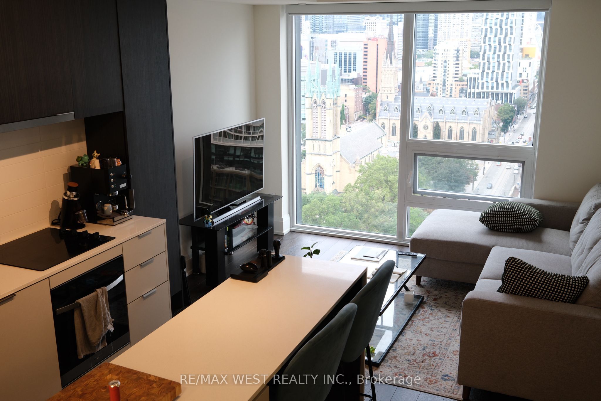 89 Church Street #2304, Toronto, On M5c 0b7