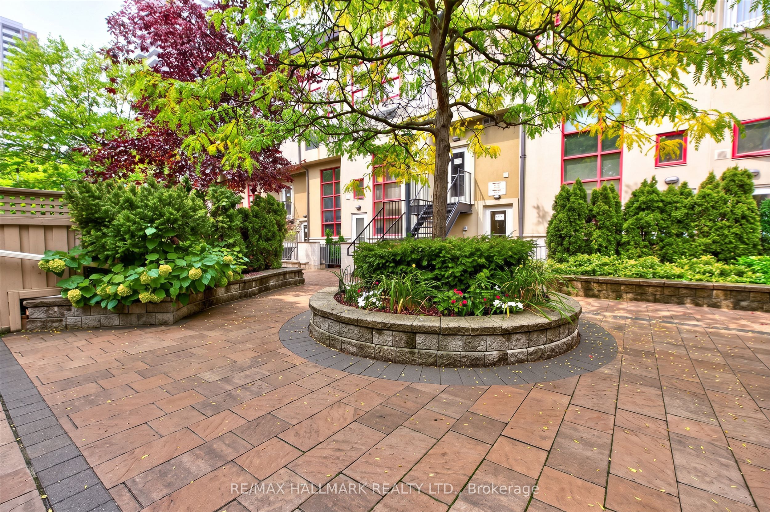 21 Earl Street 103, Toronto, On M4y 3c8