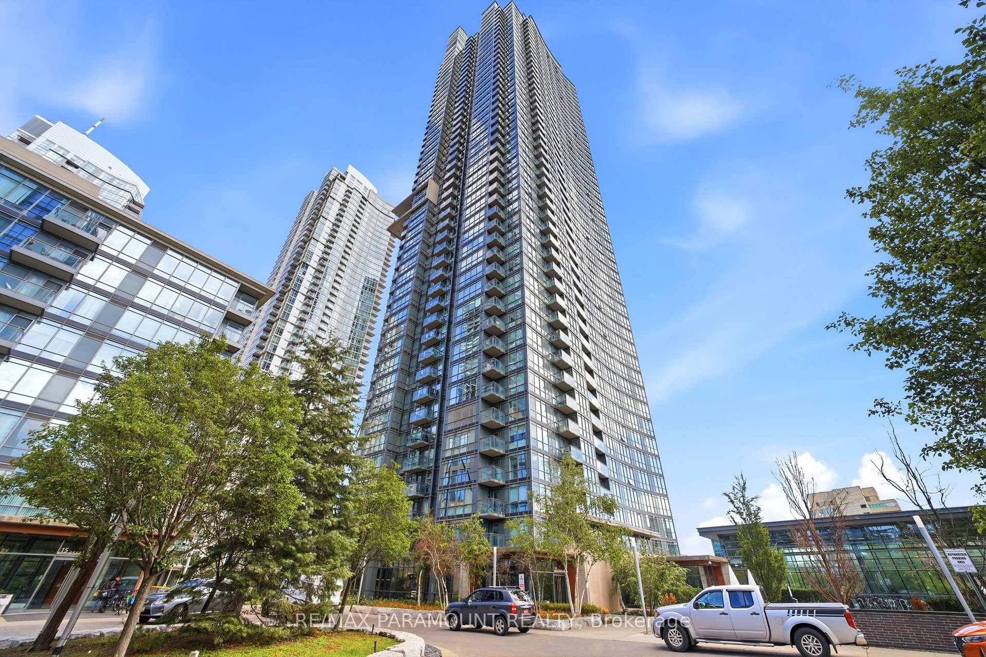 11 Brunel Court 215, Toronto, On M5v 3y3