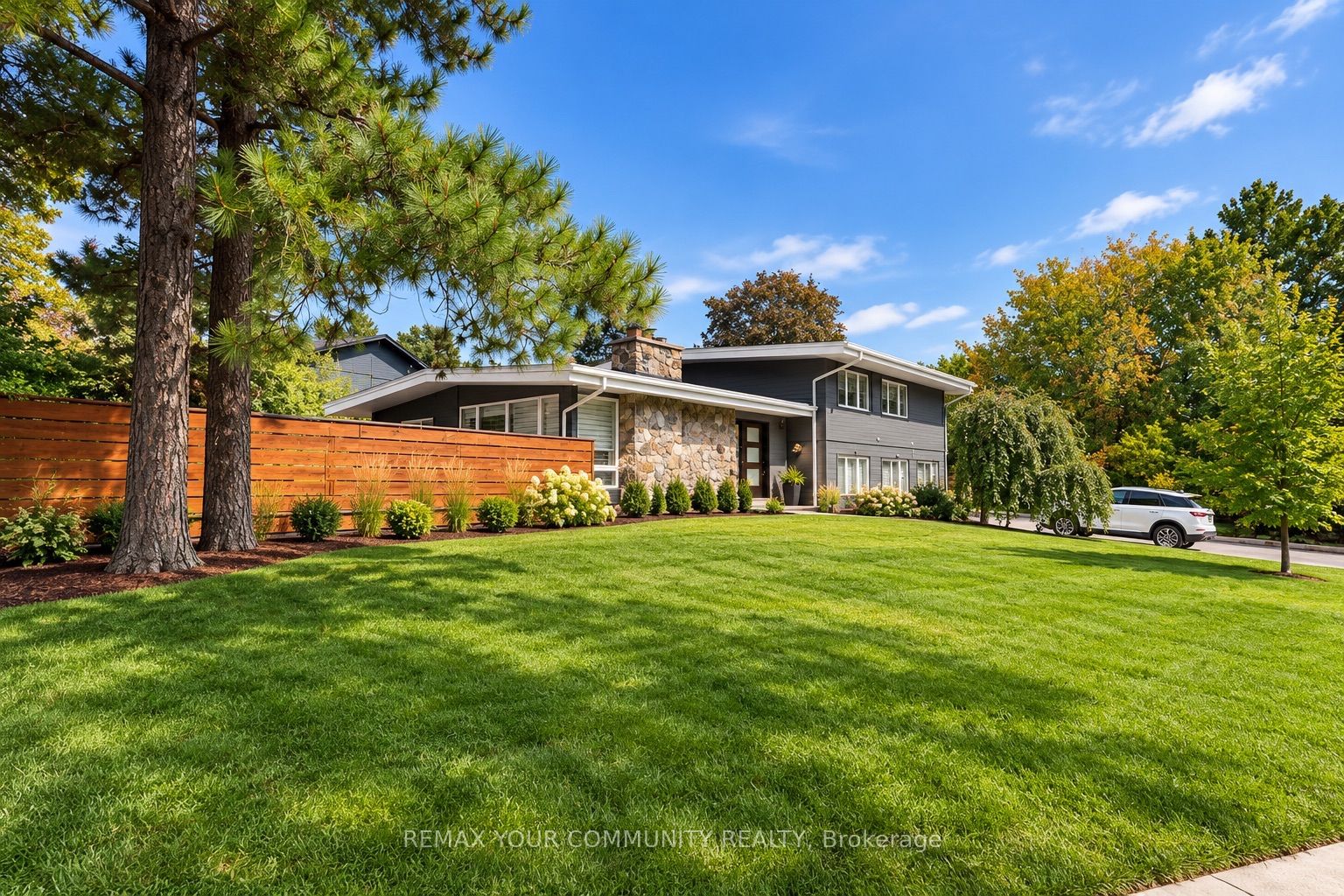 27 Artinger Court, Toronto, On M3b 1j9
