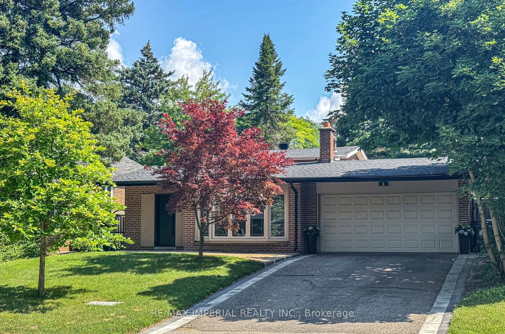 4 Quincy Crescent, Toronto, On M2j 1c4
