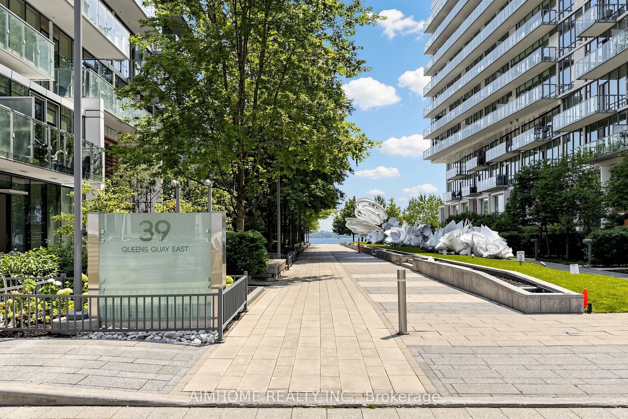39 Queens Quay 328, Toronto, On M5e 0a4