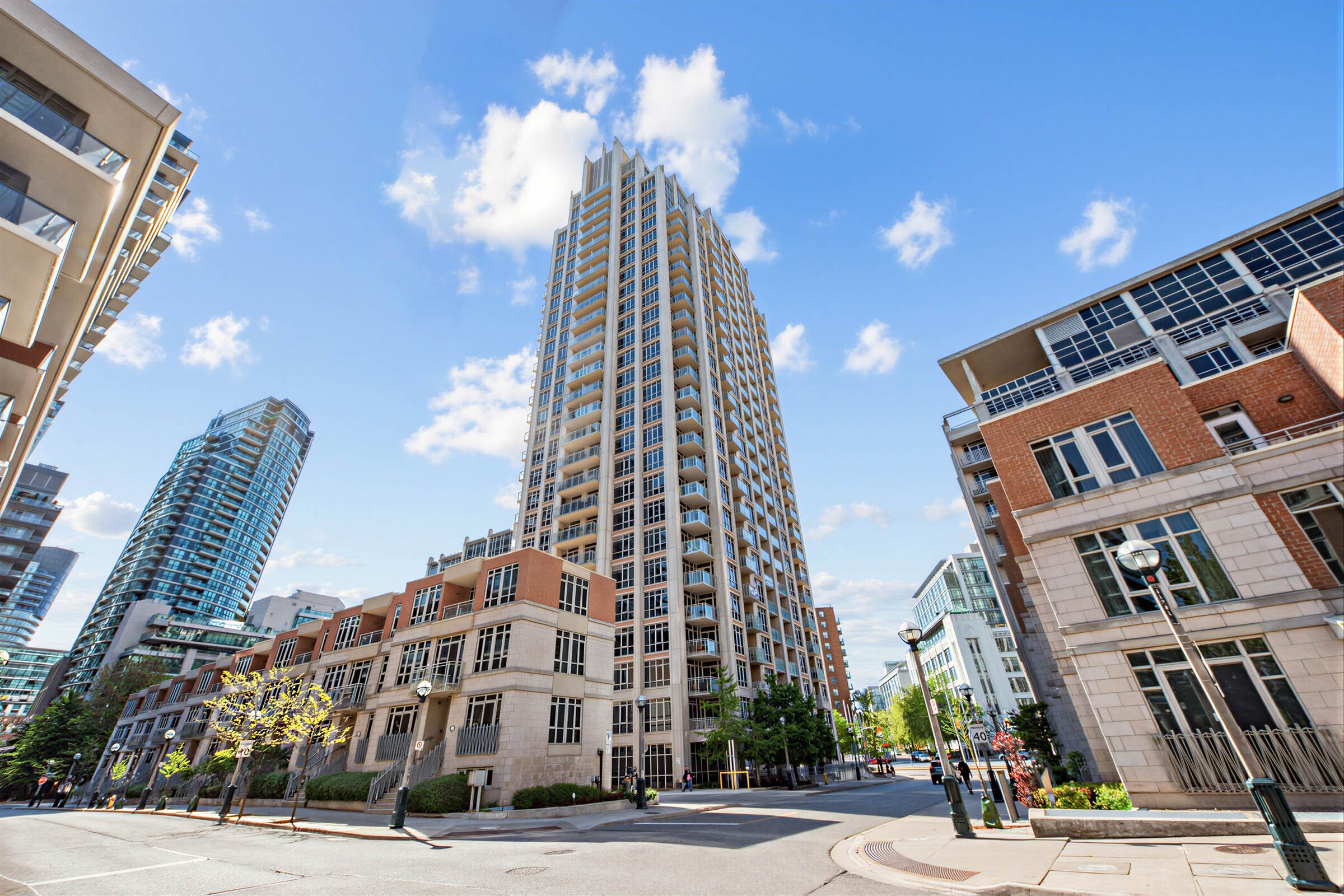 21 Grand Magazine Street 2301, Toronto, On M5v 1b5