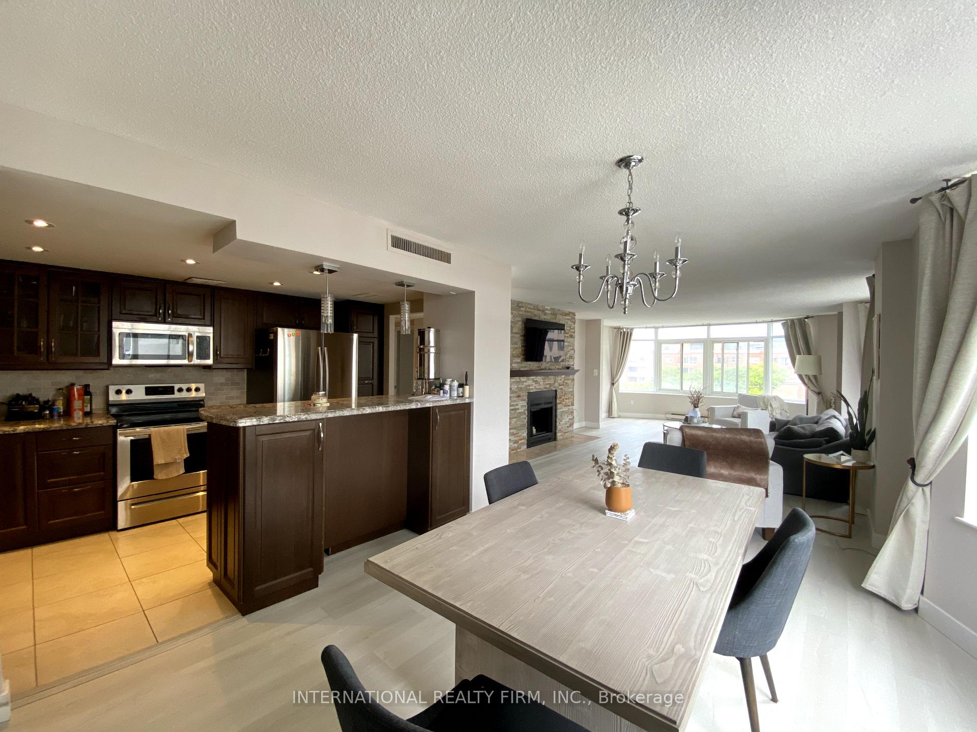135 George Street S 605, Toronto, On M5a 4e8