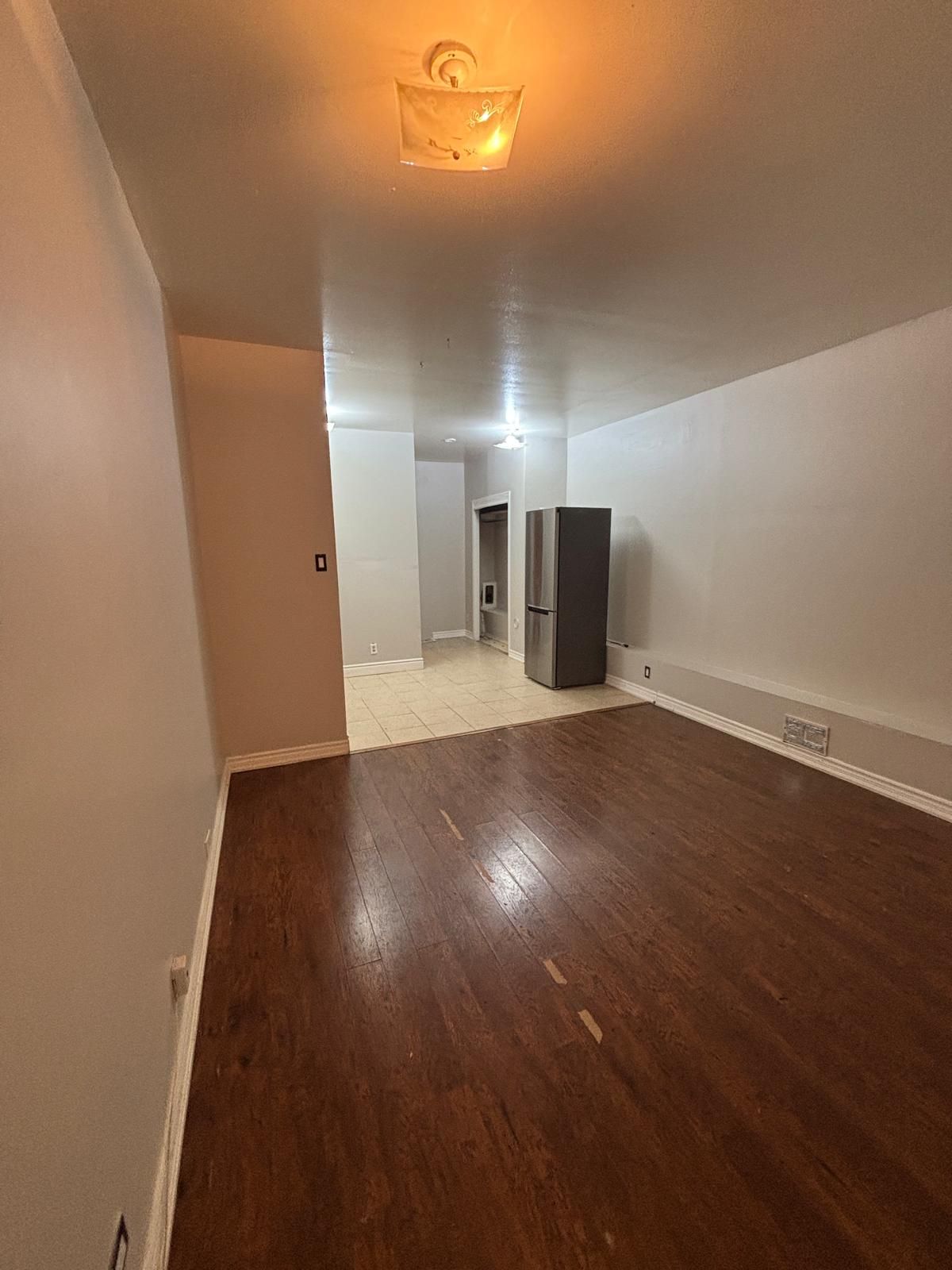 505 Oakwood Avenue Main, Toronto, On M6e 2w9