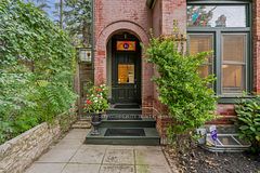21 Laurier Avenue E, Toronto, On M4x 1s2