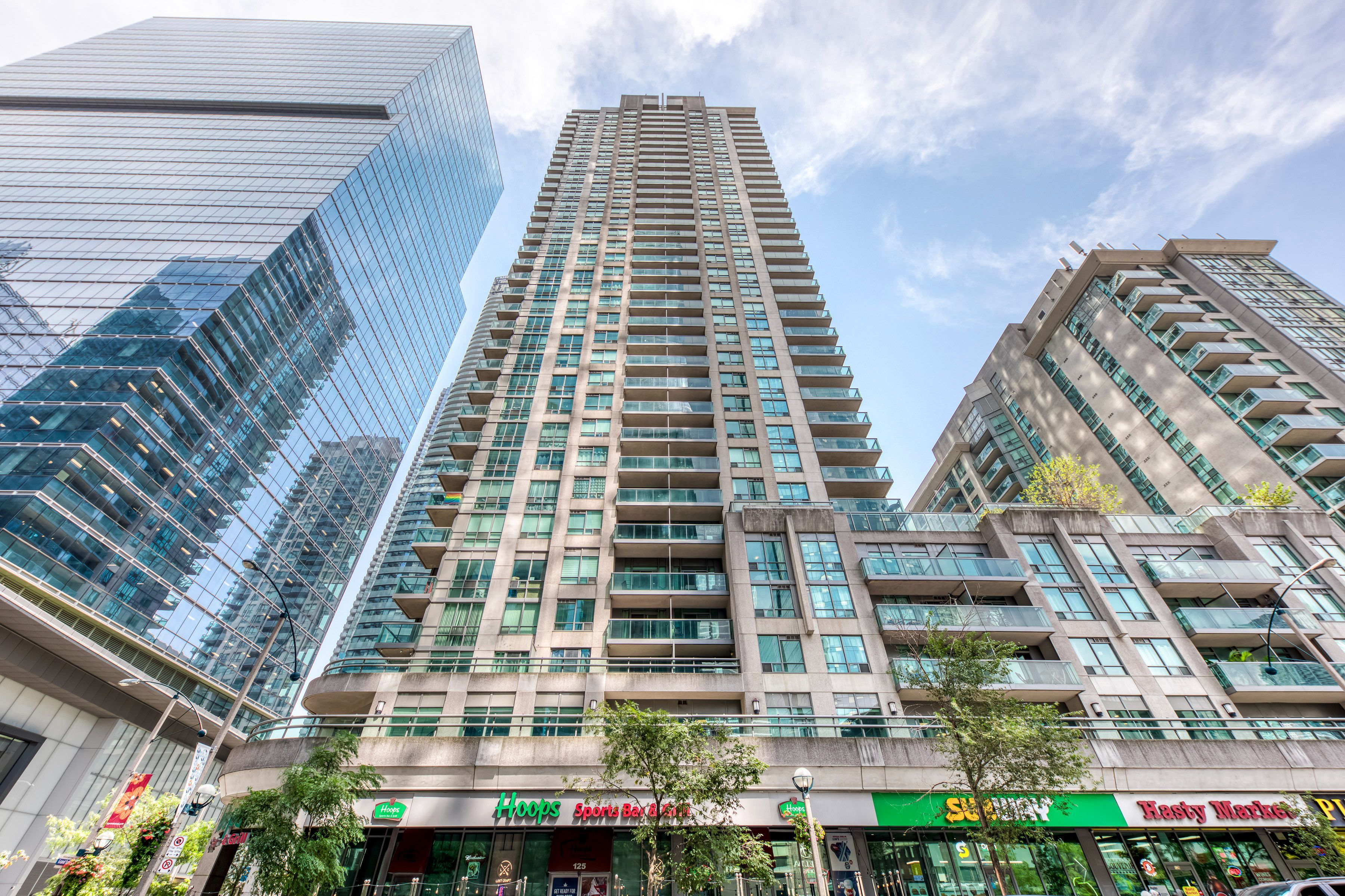 30 Grand Trunk Crescent 2012, Toronto, On M5j 3a3