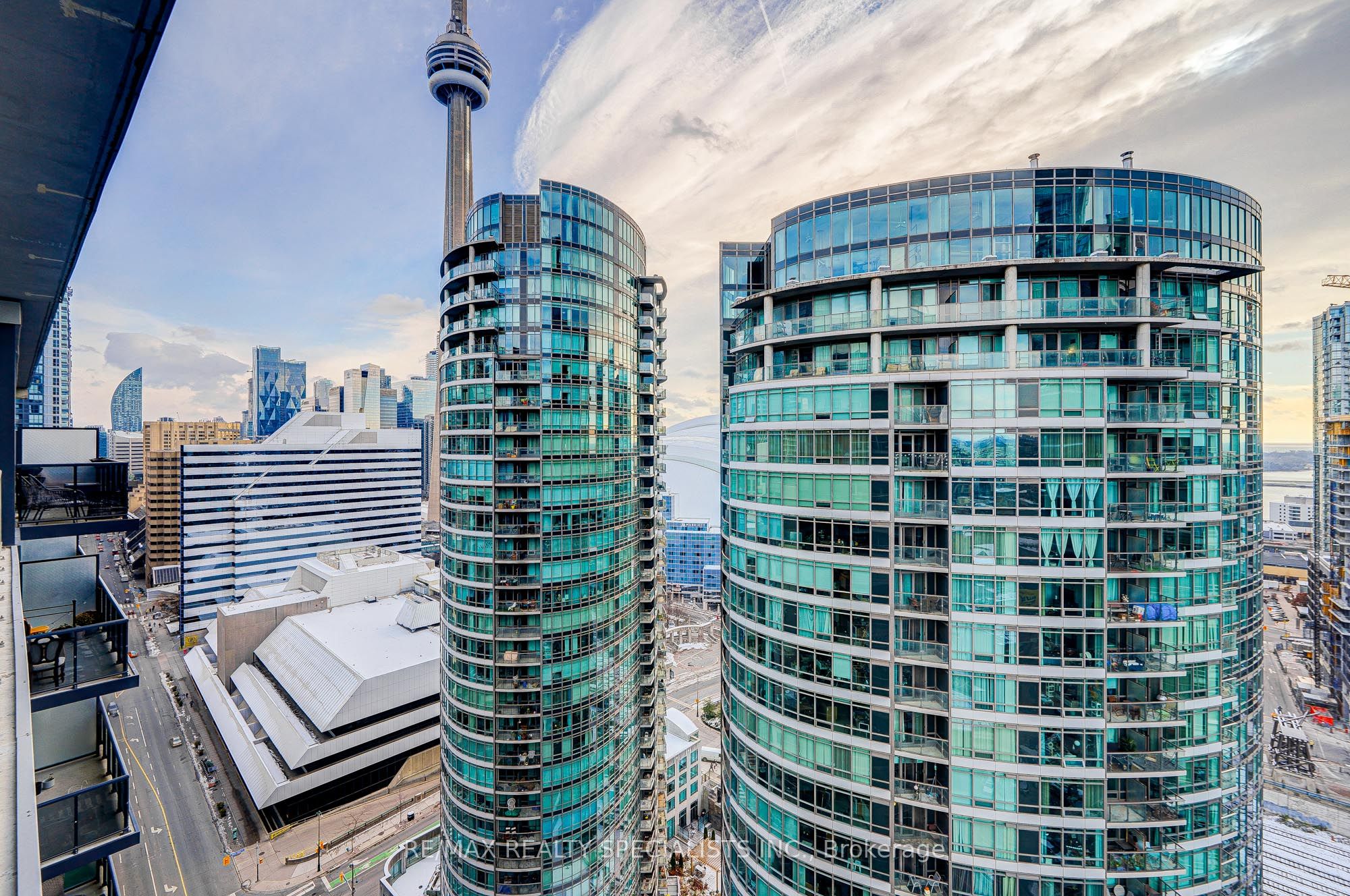352 Front Street 2305, Toronto, On M5v 0k3