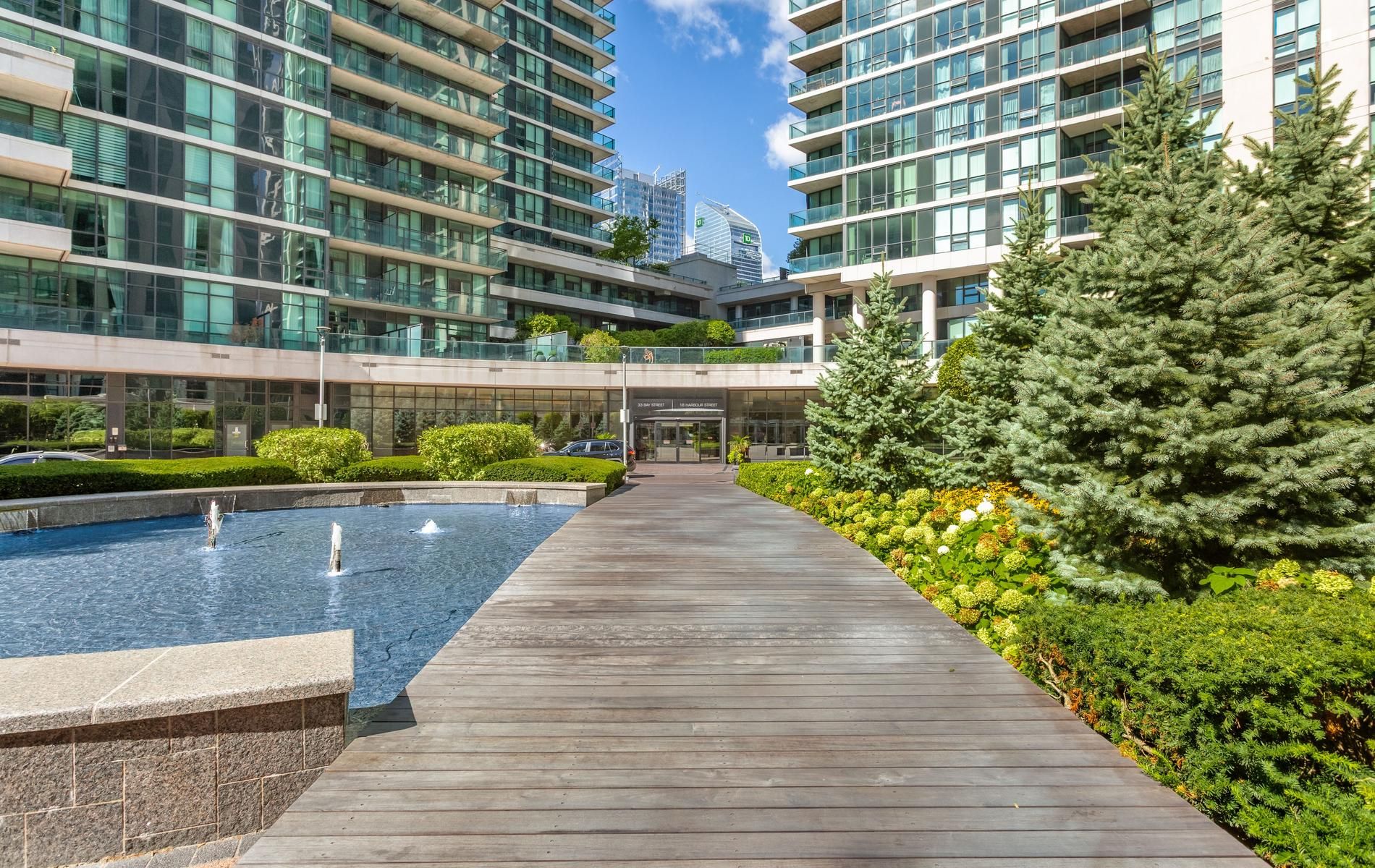 18 Harbour Street 1709, Toronto, On M5j 2z6