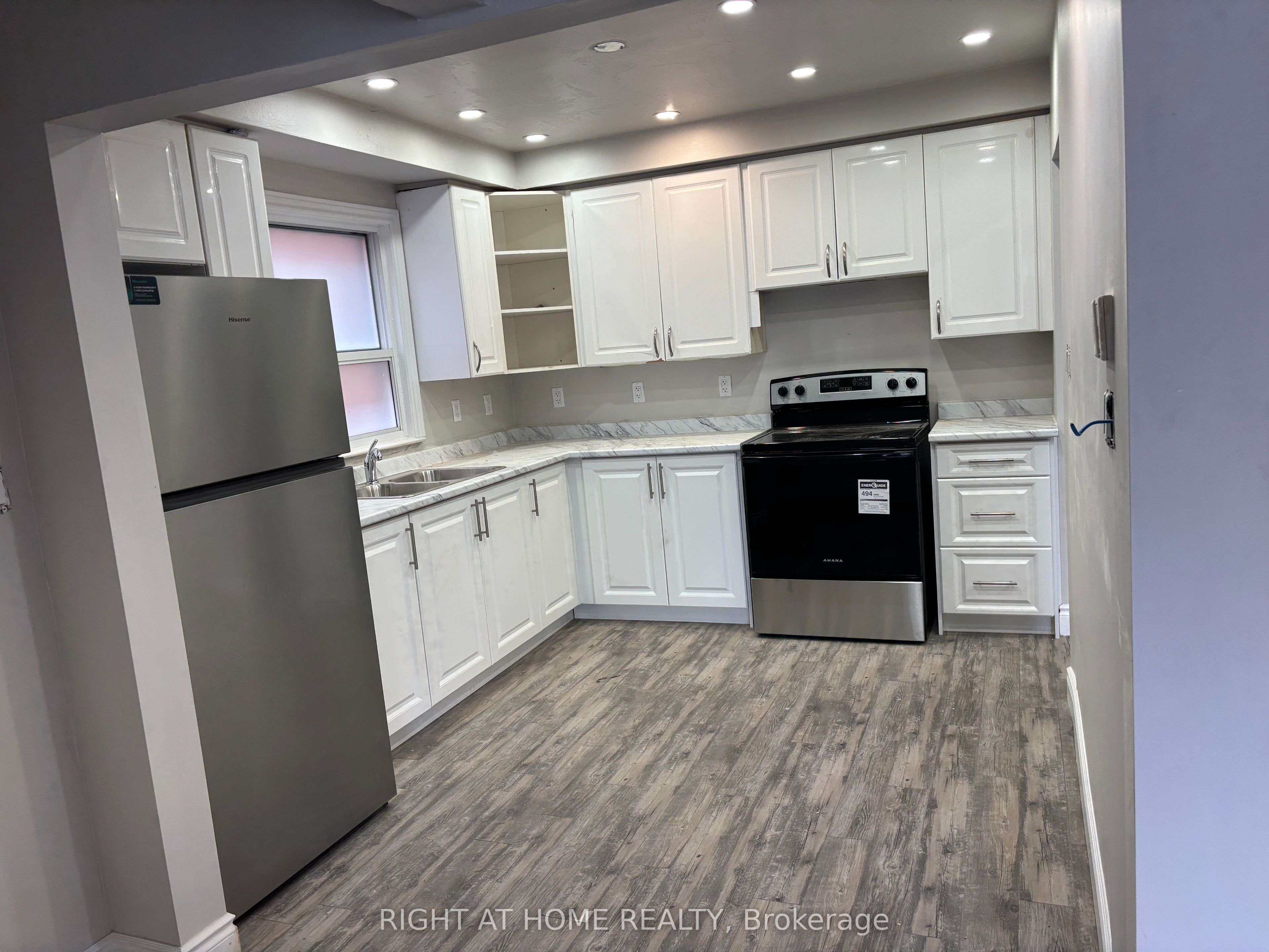 513 Oakwood Avenue Main, Toronto, On M6e 2w9