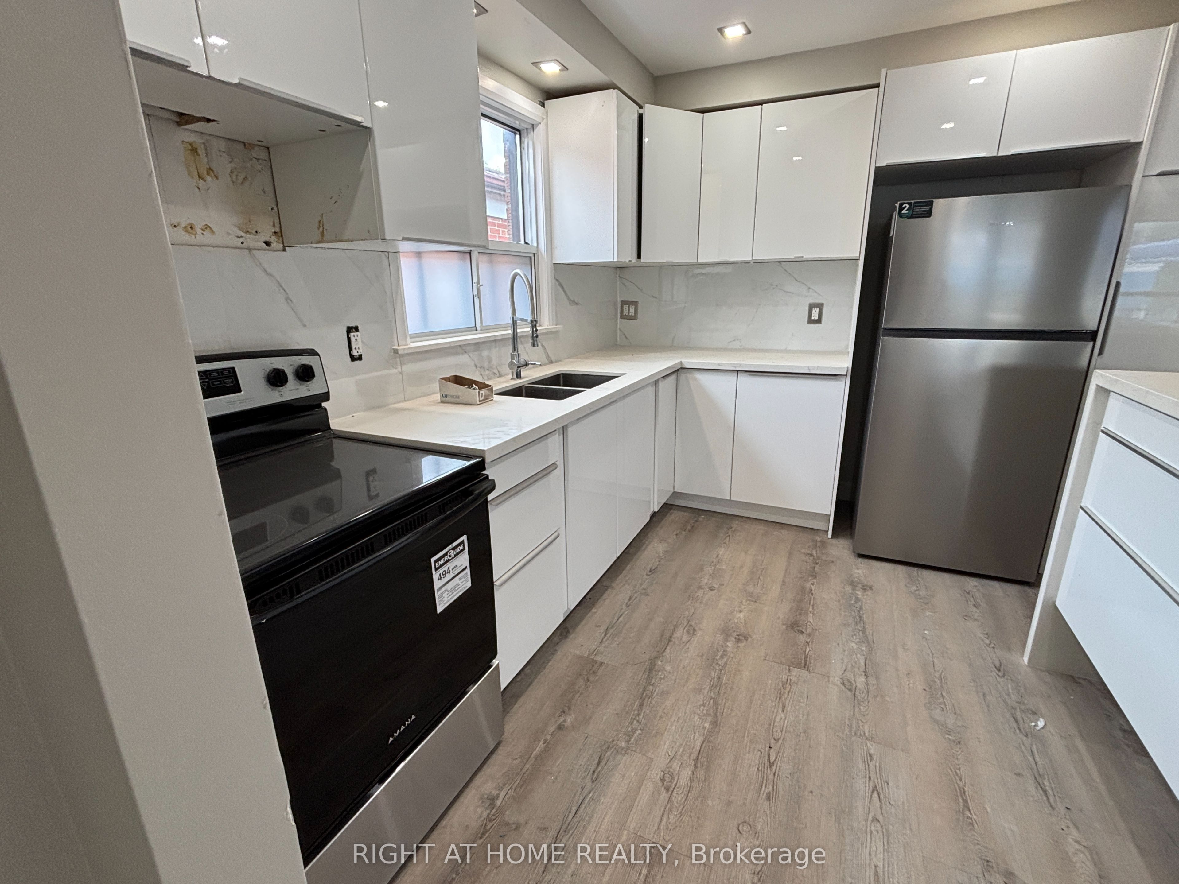 513 Oakwood Avenue 2nd Floor, Toronto, On M6e 2w9