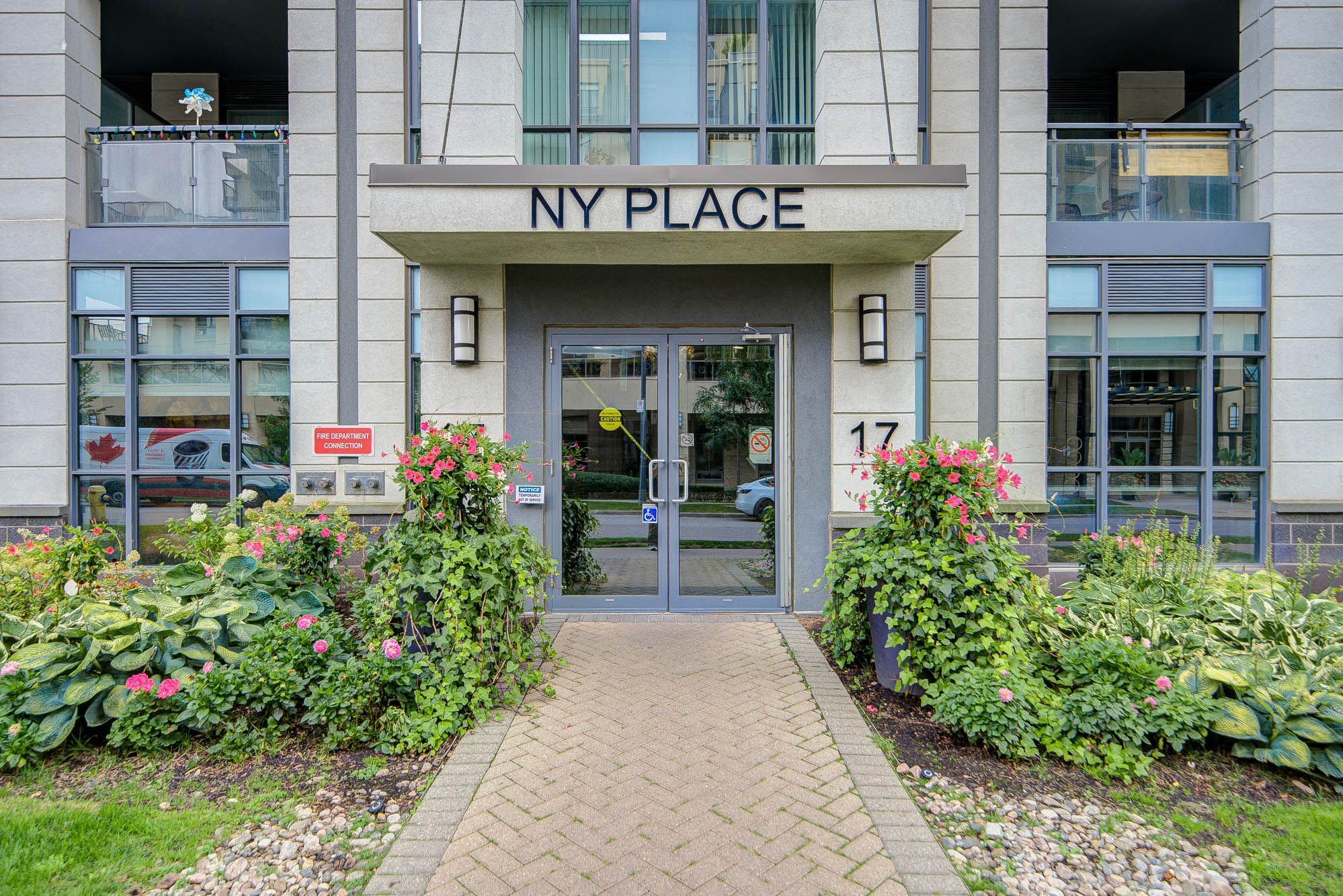 17 Kenaston Gardens 510, Toronto, On M2k 0b9