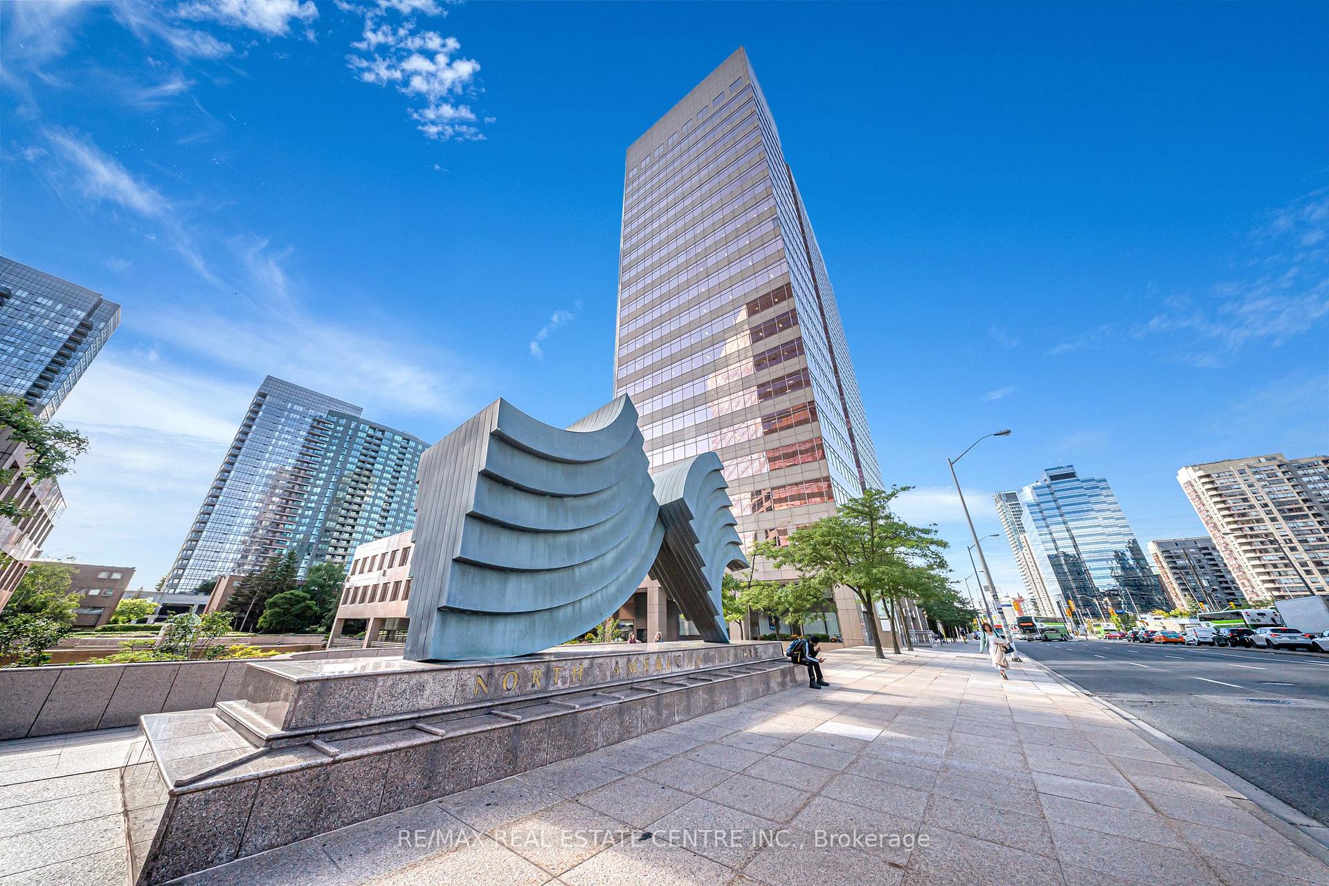 5700 Yonge Street Road 200 E, Toronto, On L5n 1w1