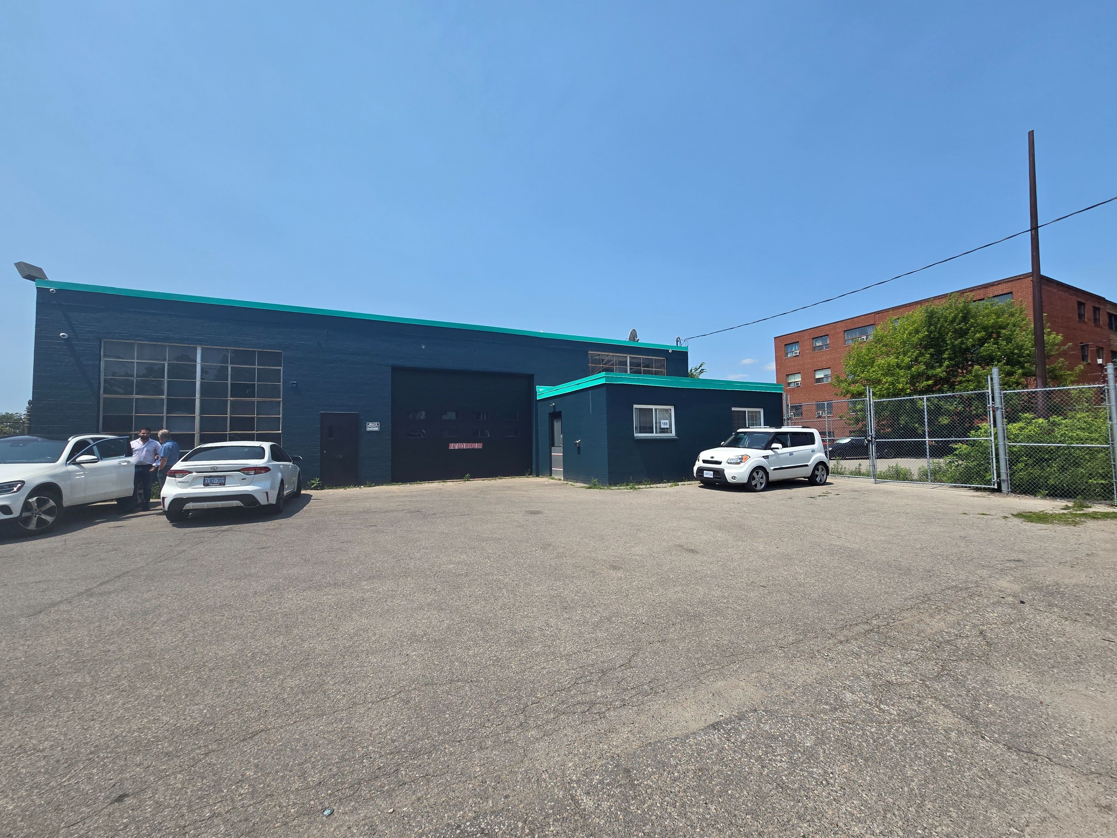 182&188 Park Road S, Oshawa, On L1j 4h2