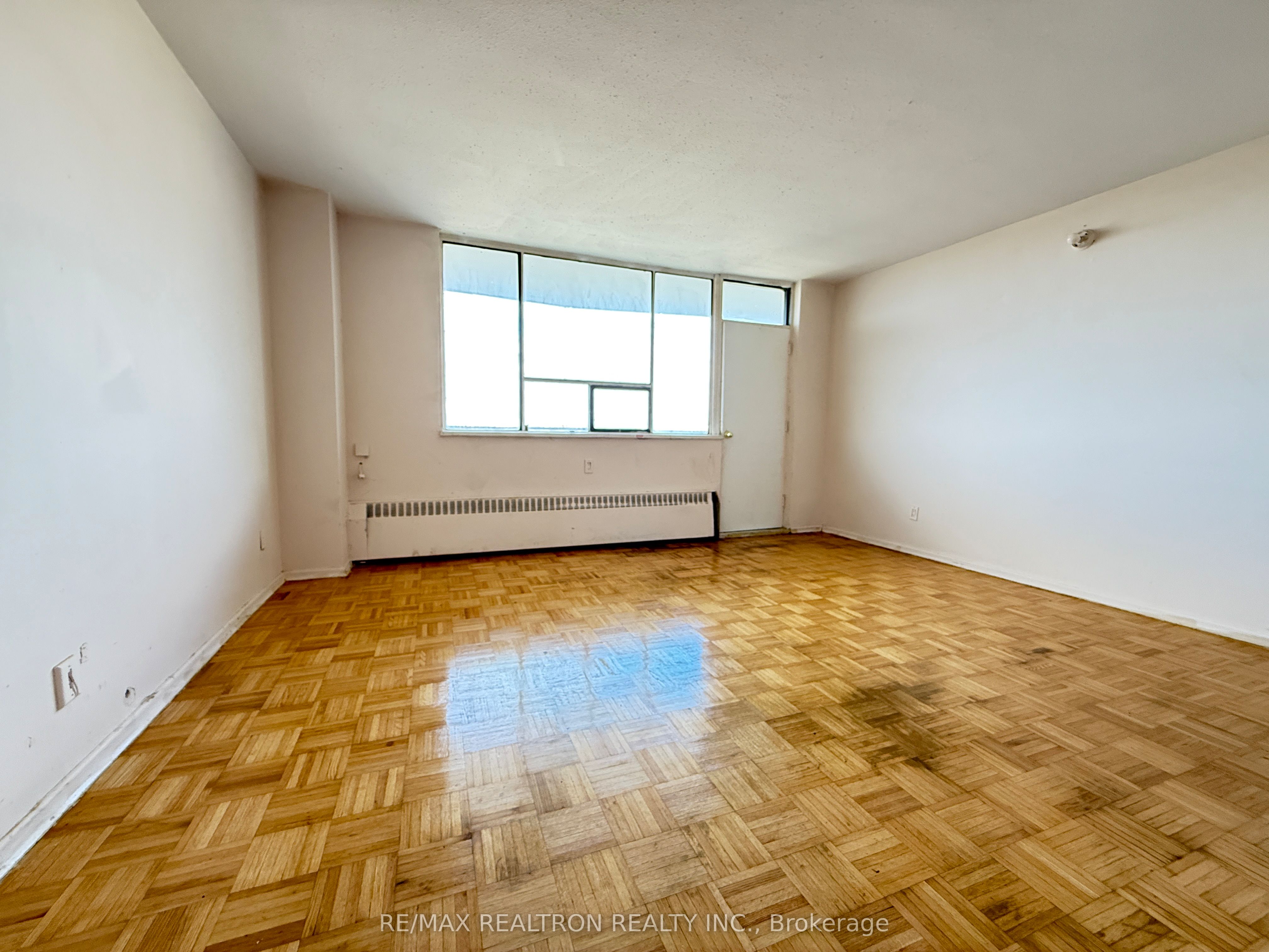 500 Dawes Road 1203, Toronto, On M4b 2g1