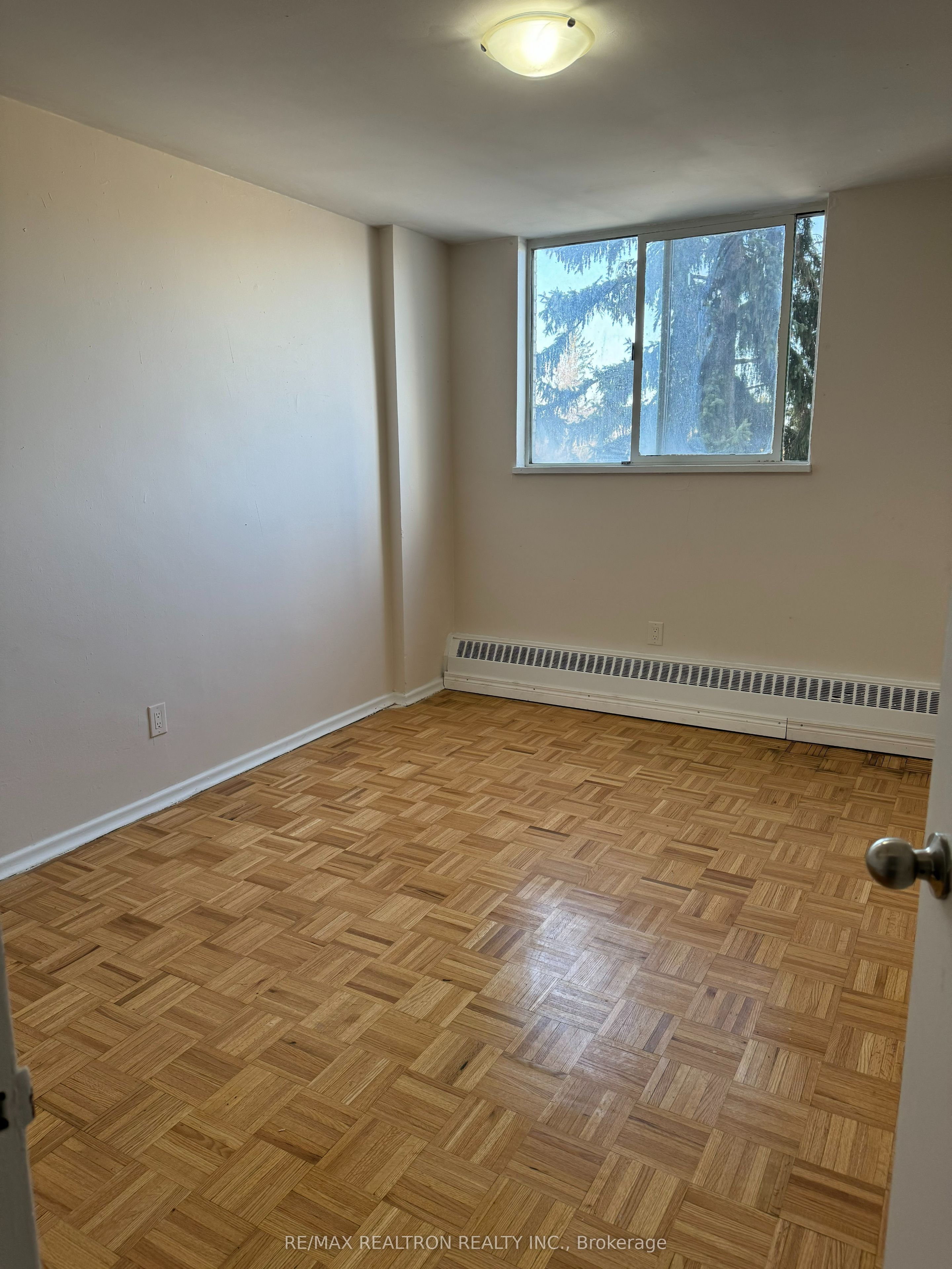 500 Dawes Road 603, Toronto, On M4b 2g1