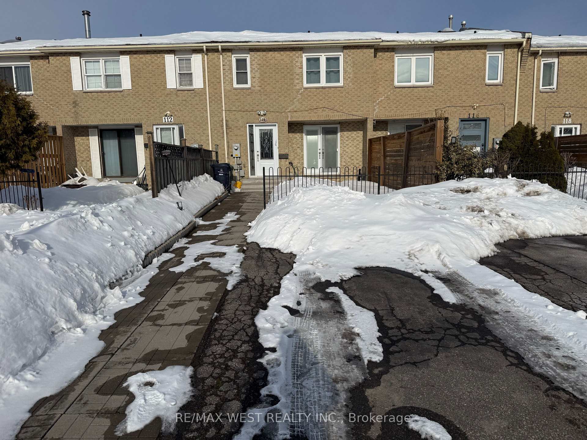 114 Courtlands Drive, Toronto, On M1b 4m7