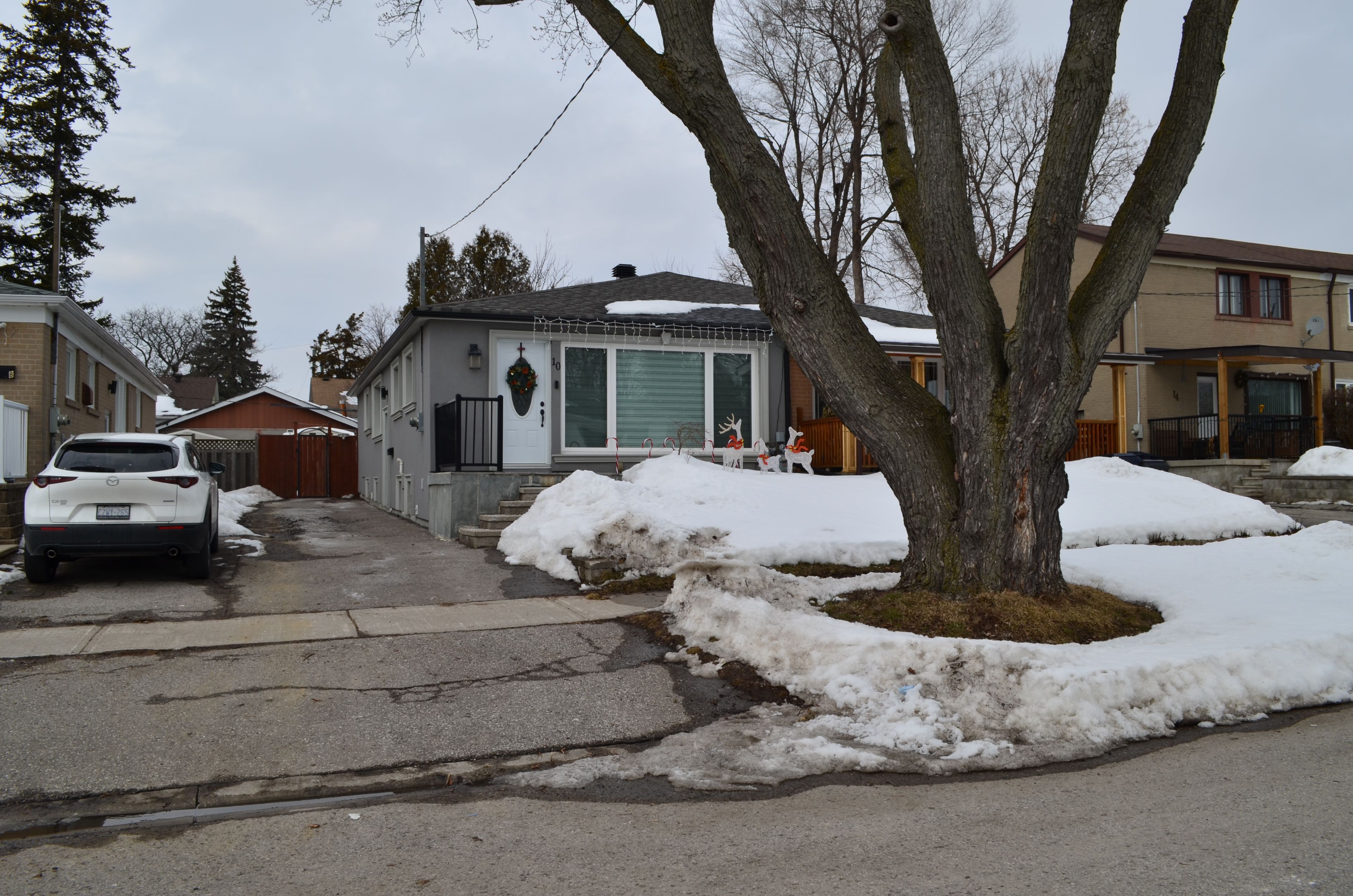10 Tartan Avenue Bsmt, Toronto, On M1l 1t6