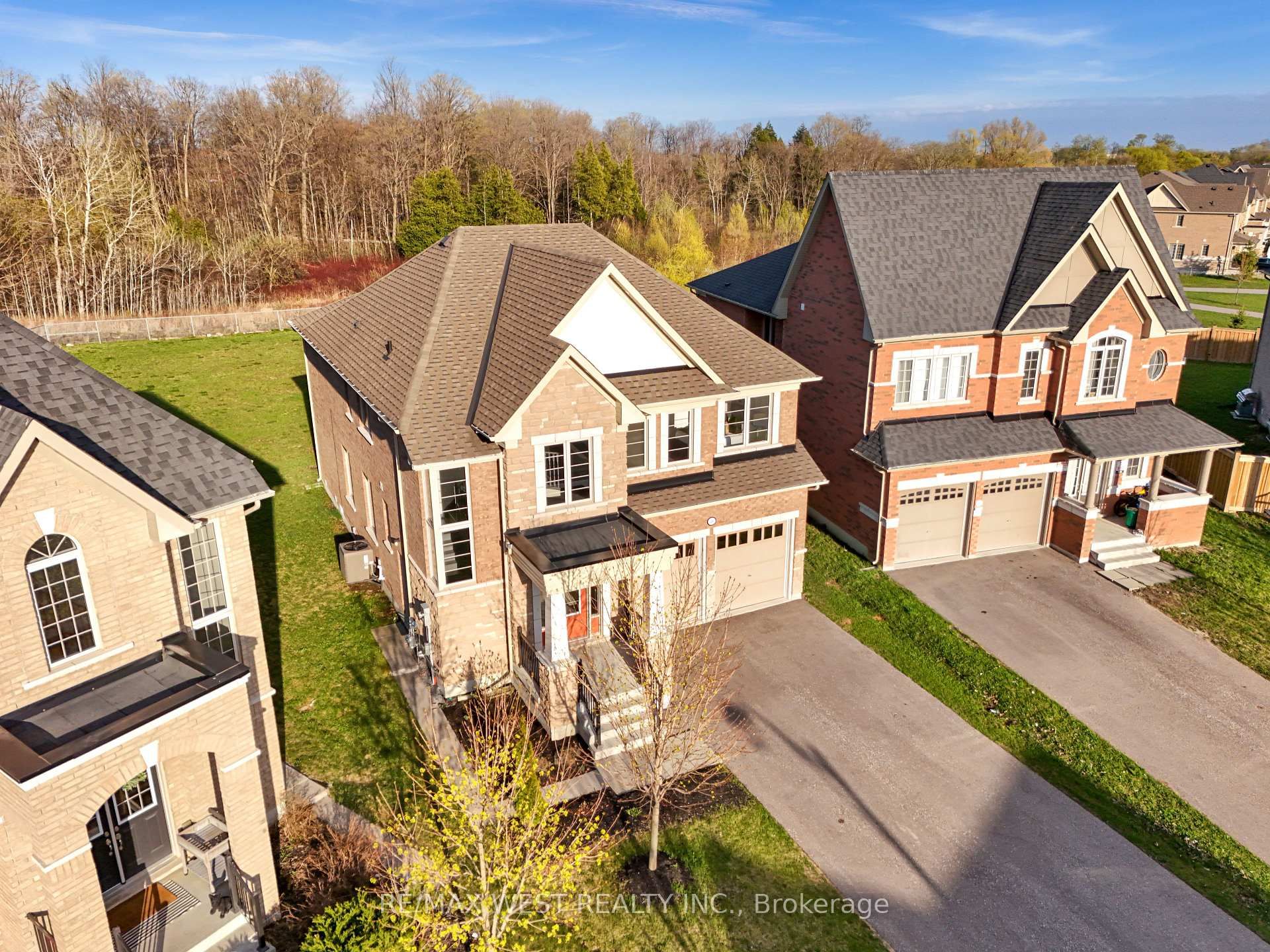 2485 Bandsman Crescent, Oshawa, On L1l 0m1