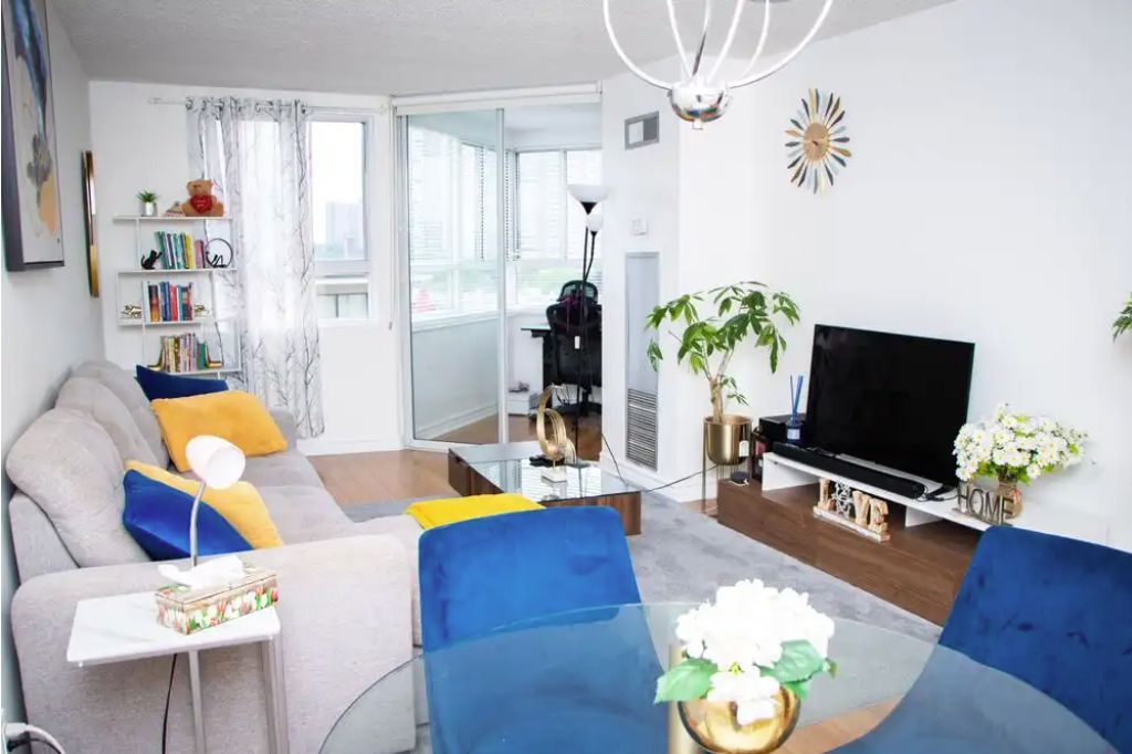 4 Park Vista Drive 1212, Toronto, On M4b 3m8