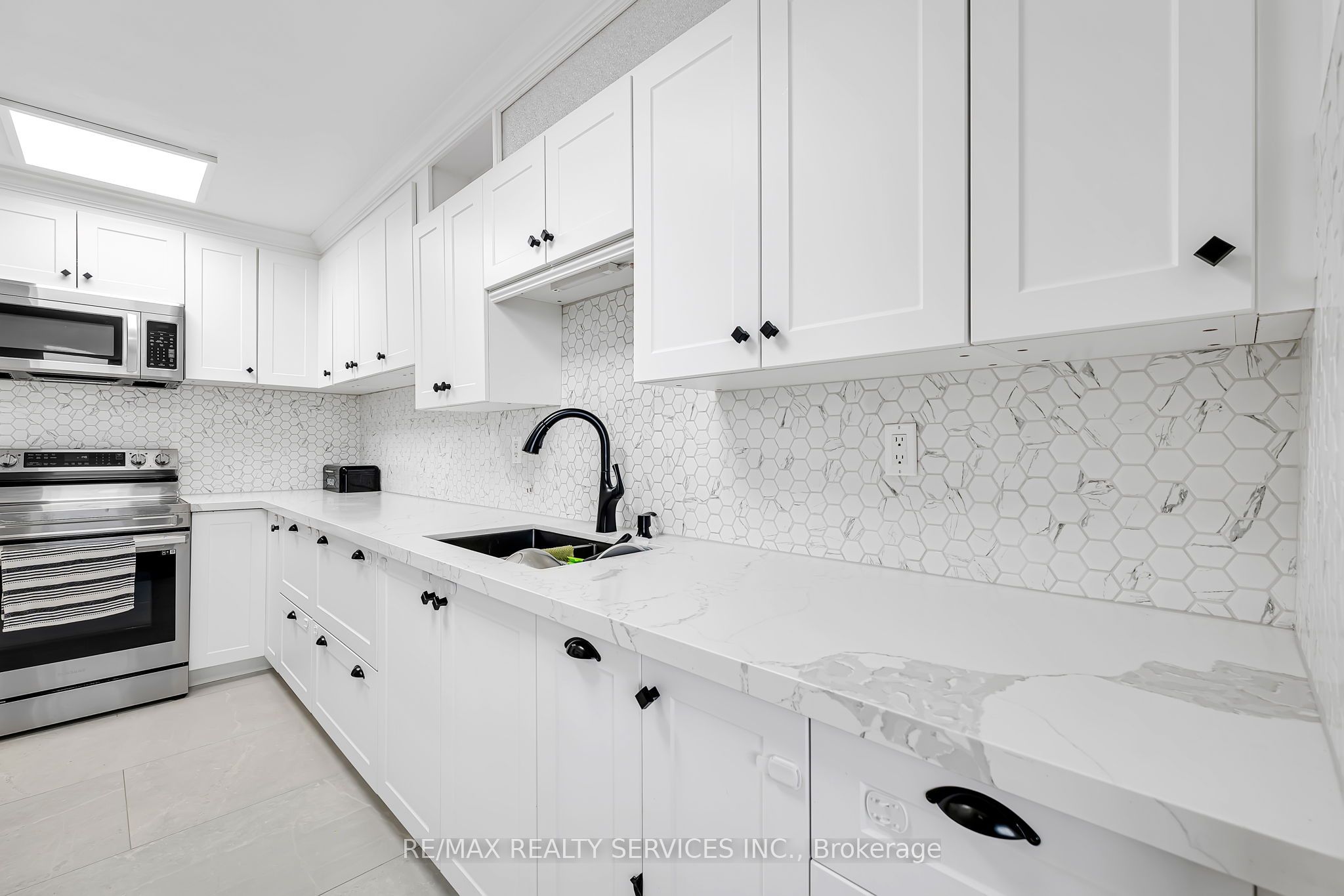 180 Markham Road 1701, Toronto, On M1m 2z9