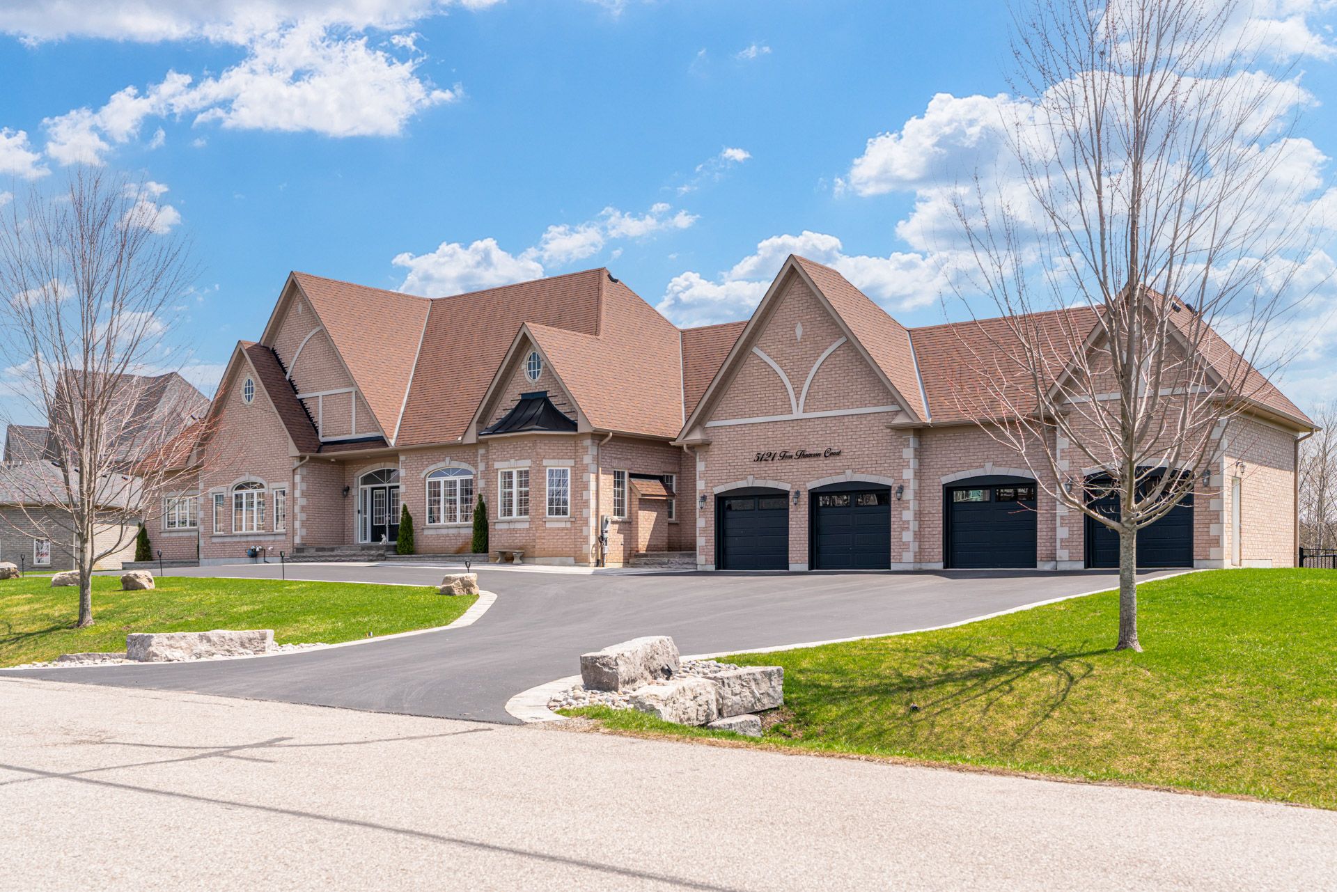 5121 Tom Thomson Court, Pickering, On L1y 0a1