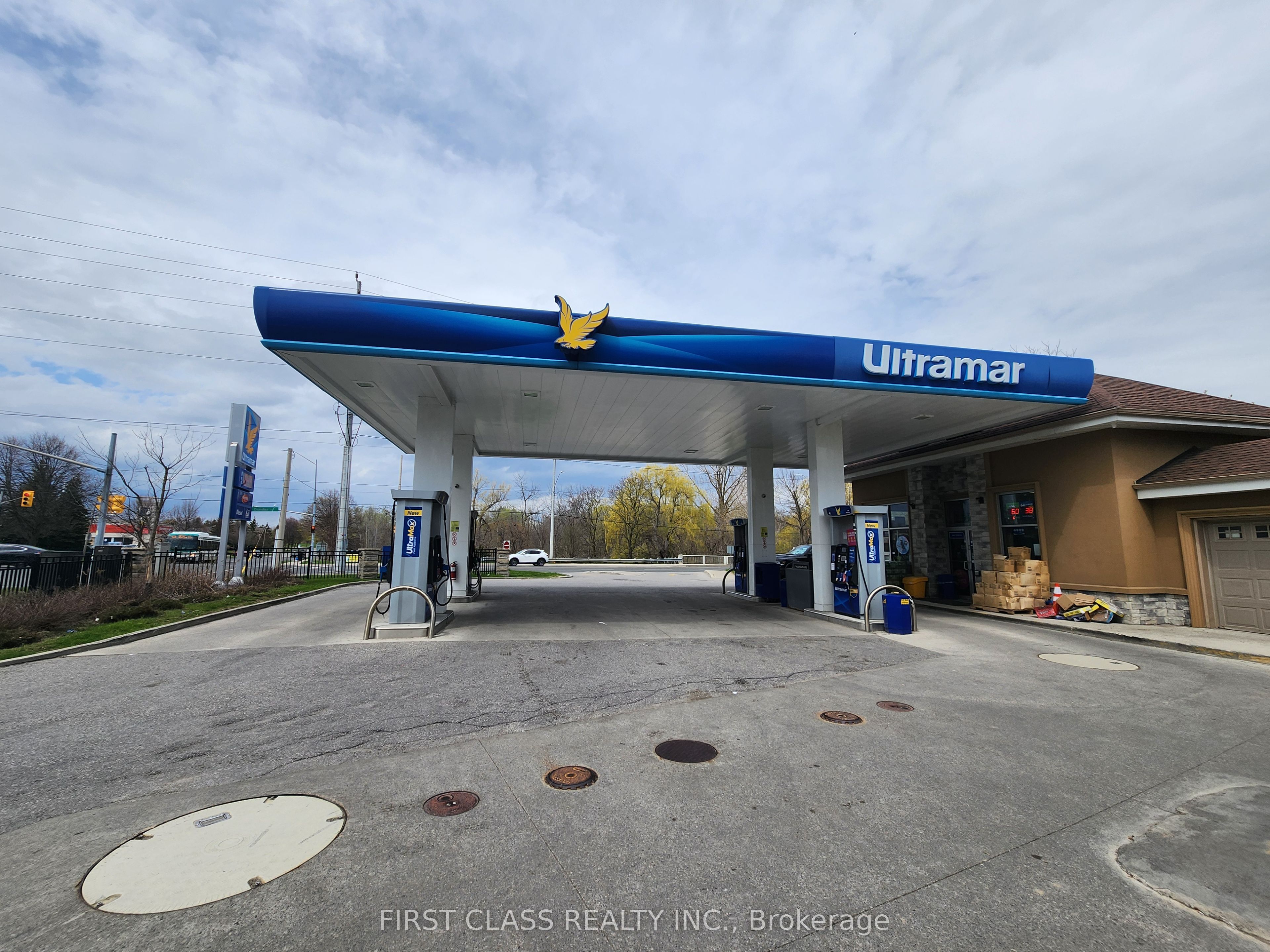 951 Dundas Street W, Whitby, On L1n 2n8