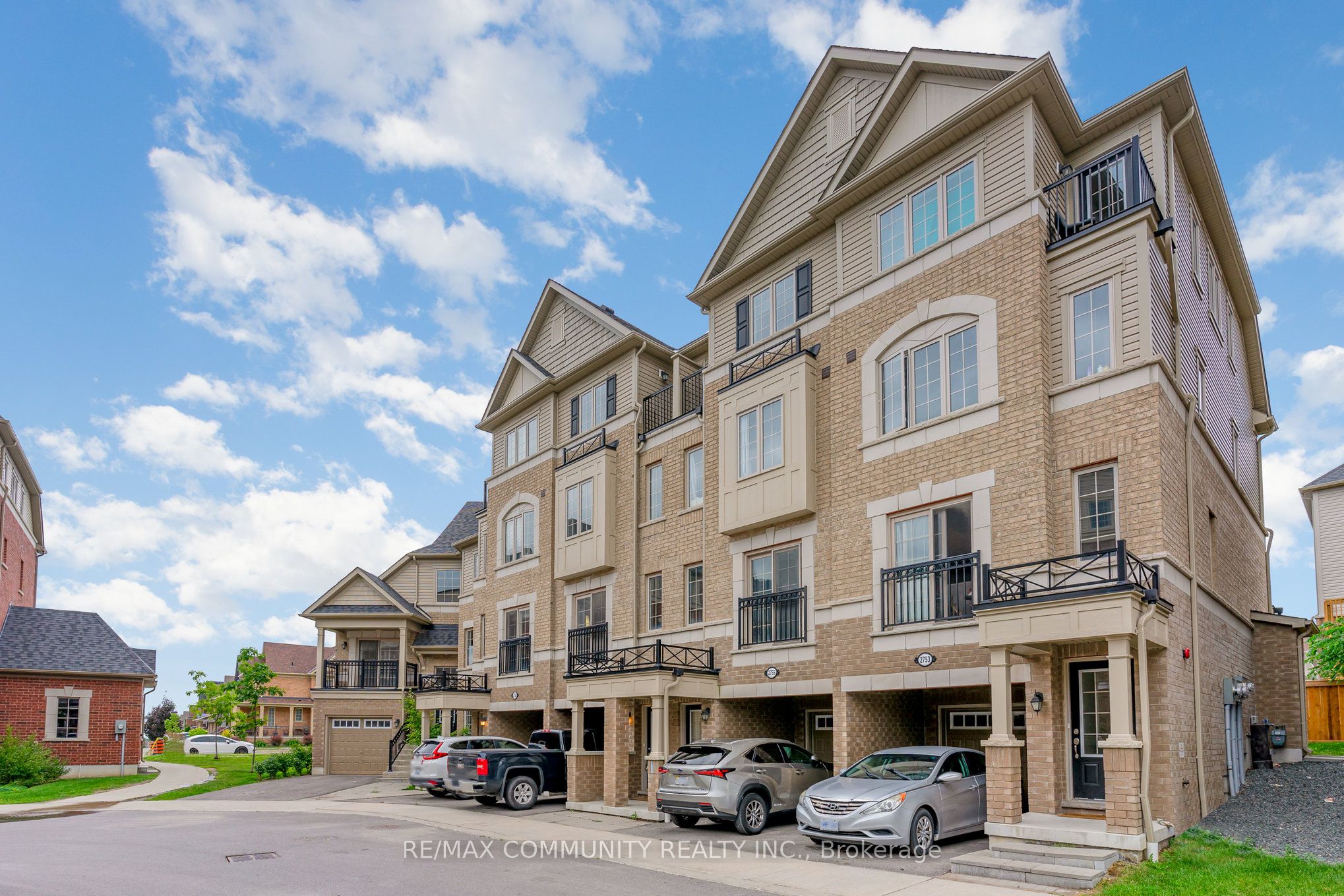 2757 Deputy Minister Path Room, Oshawa, On L1l 0m7