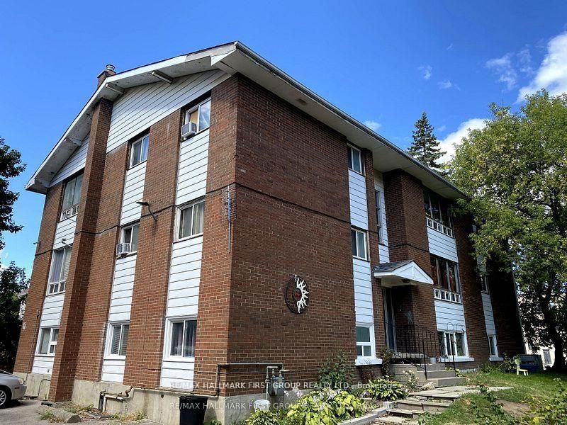 11 Fairbanks Street, Oshawa, On L1h 2l7