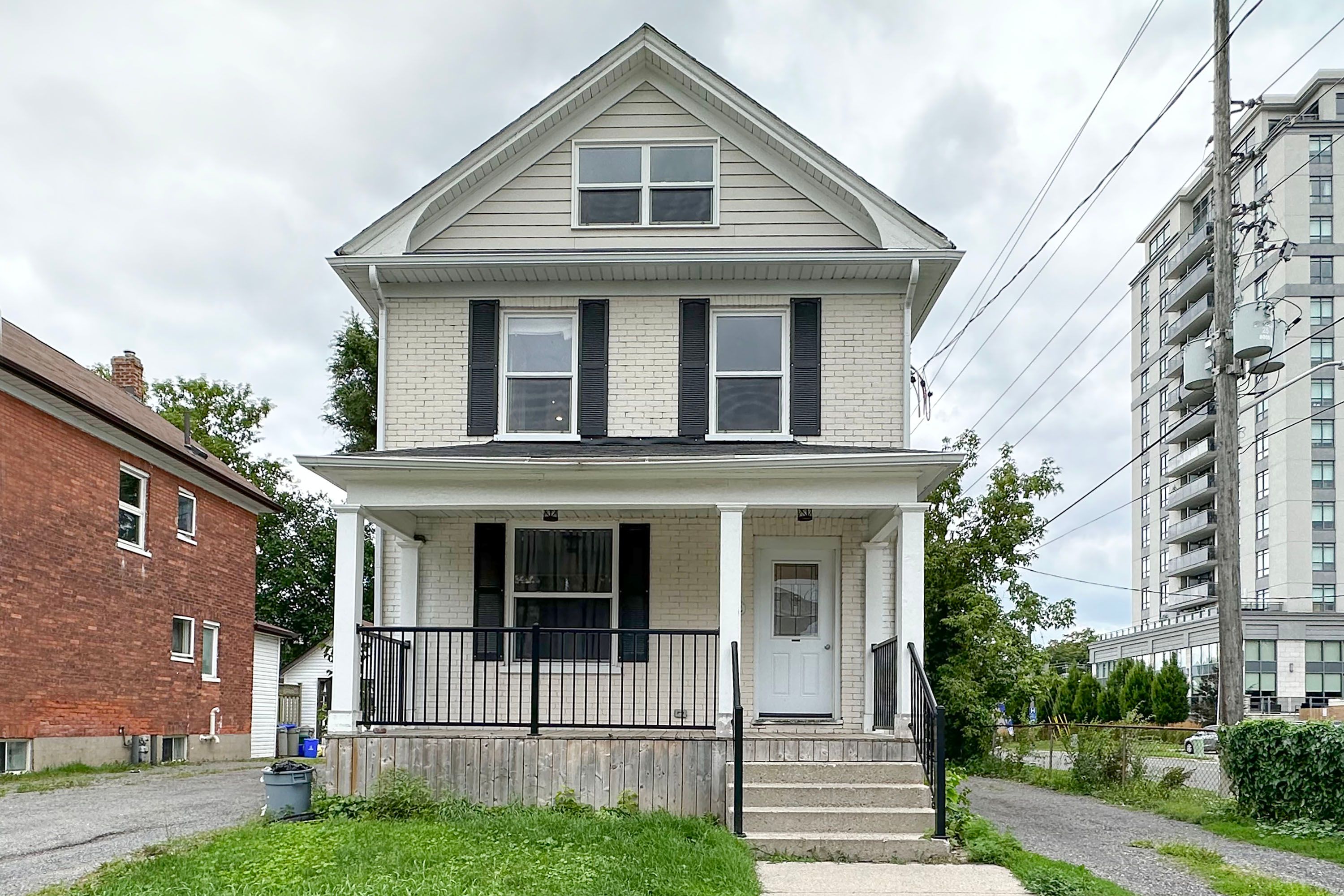242 Kendal Avenue 2, Oshawa, On L1g 5b5