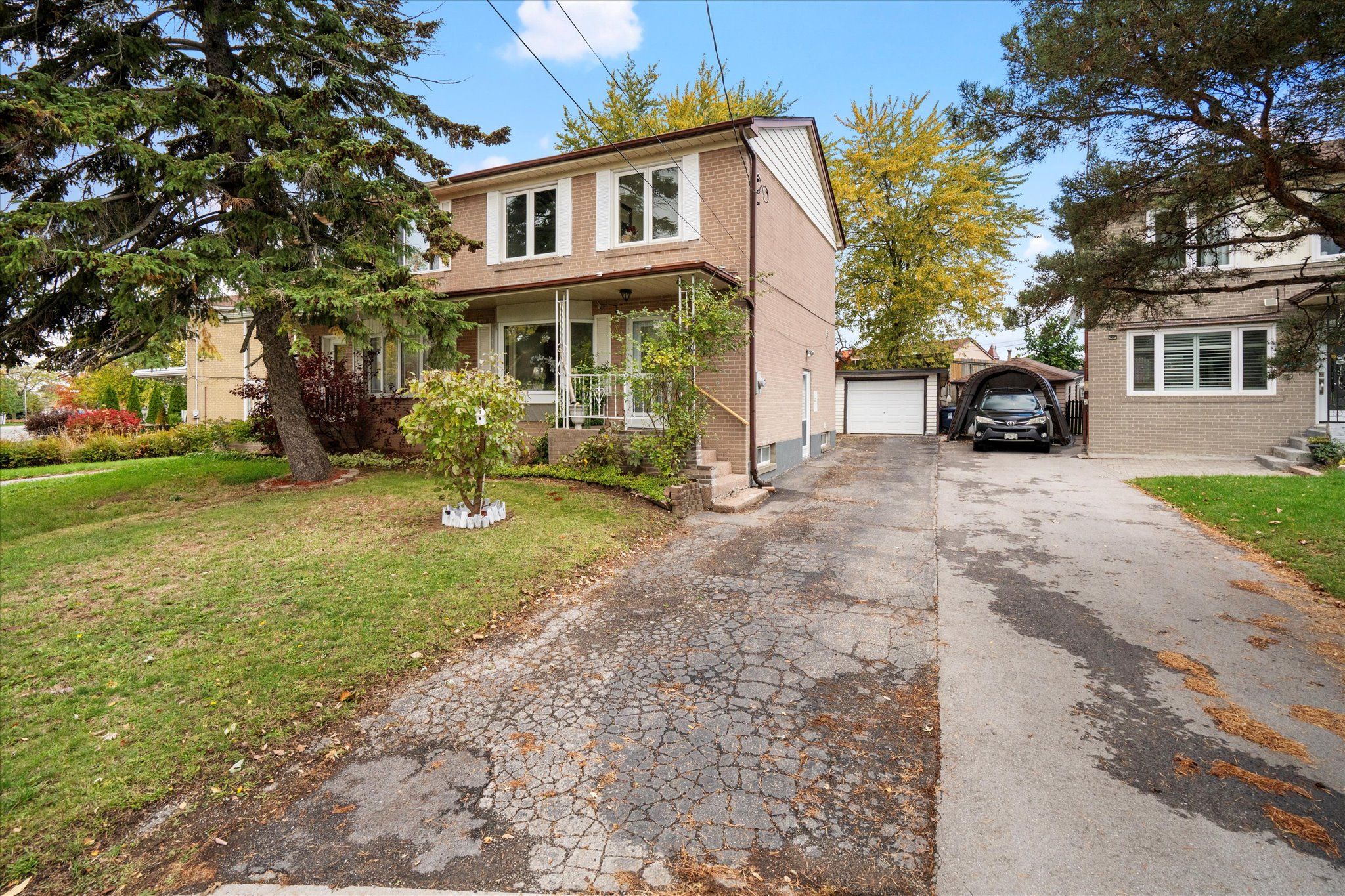 12 Ellendale Drive, Toronto, On M1p 1n2