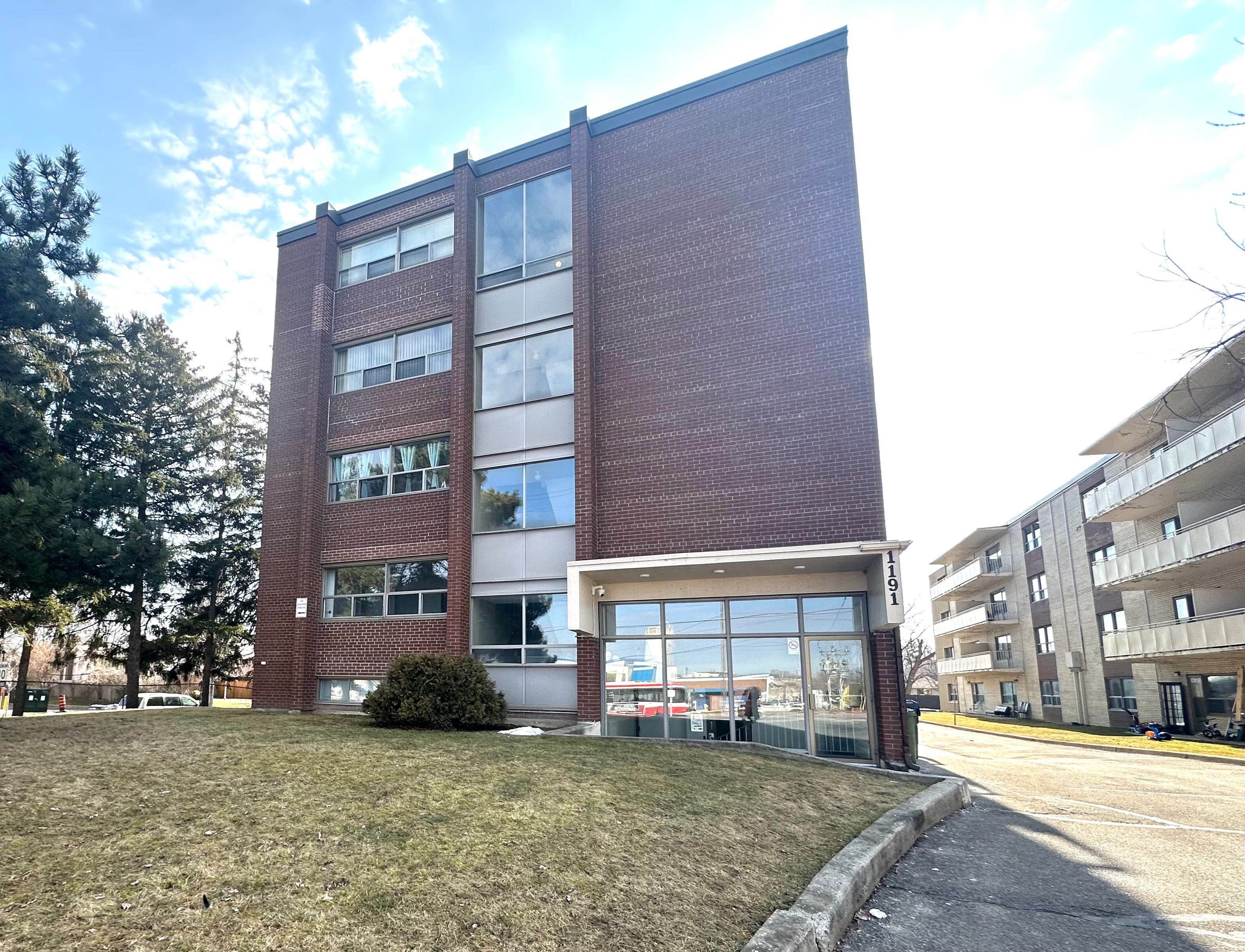 1191 Ellesmere Road 204, Toronto, On M1p 2x6
