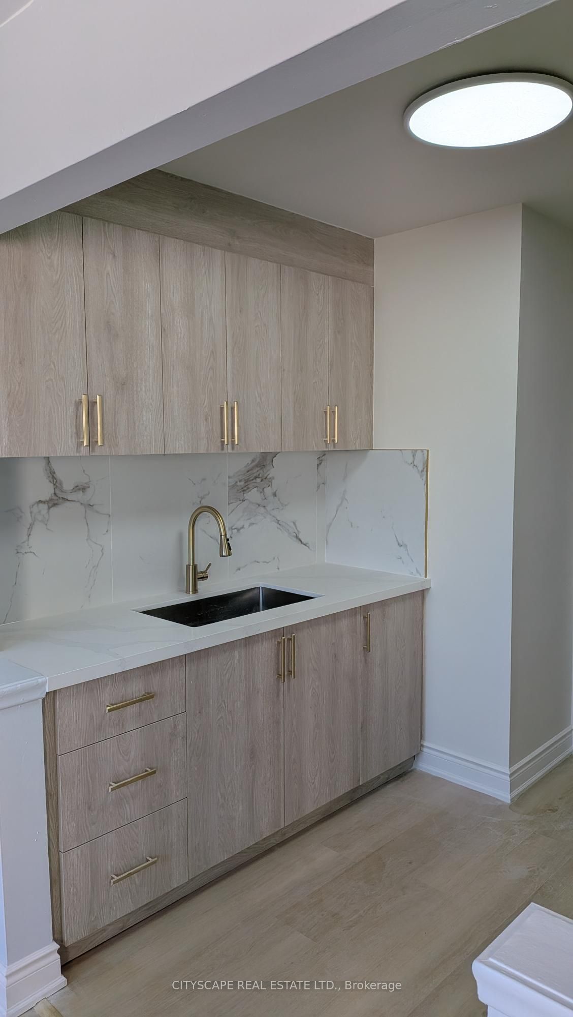 286 Saguenay Avenue 9, Oshawa, On L1j 2m8