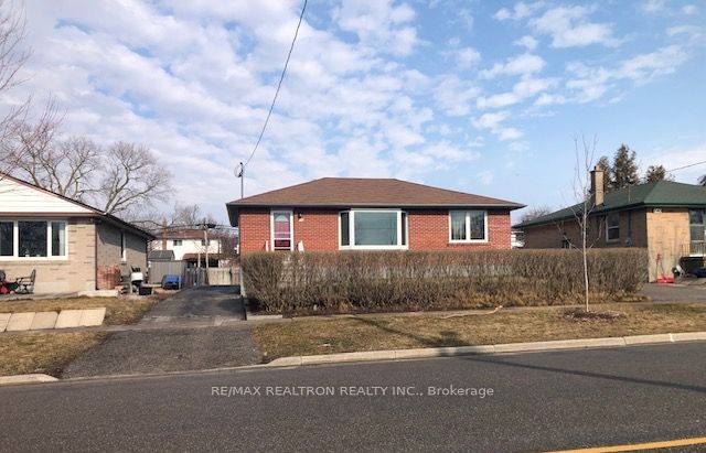 746 Phillip Murray Avenue Bsmt, Oshawa, On L1j 1j3