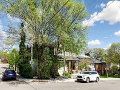 195 Wheeler Avenue, Toronto, On M4l 3v5