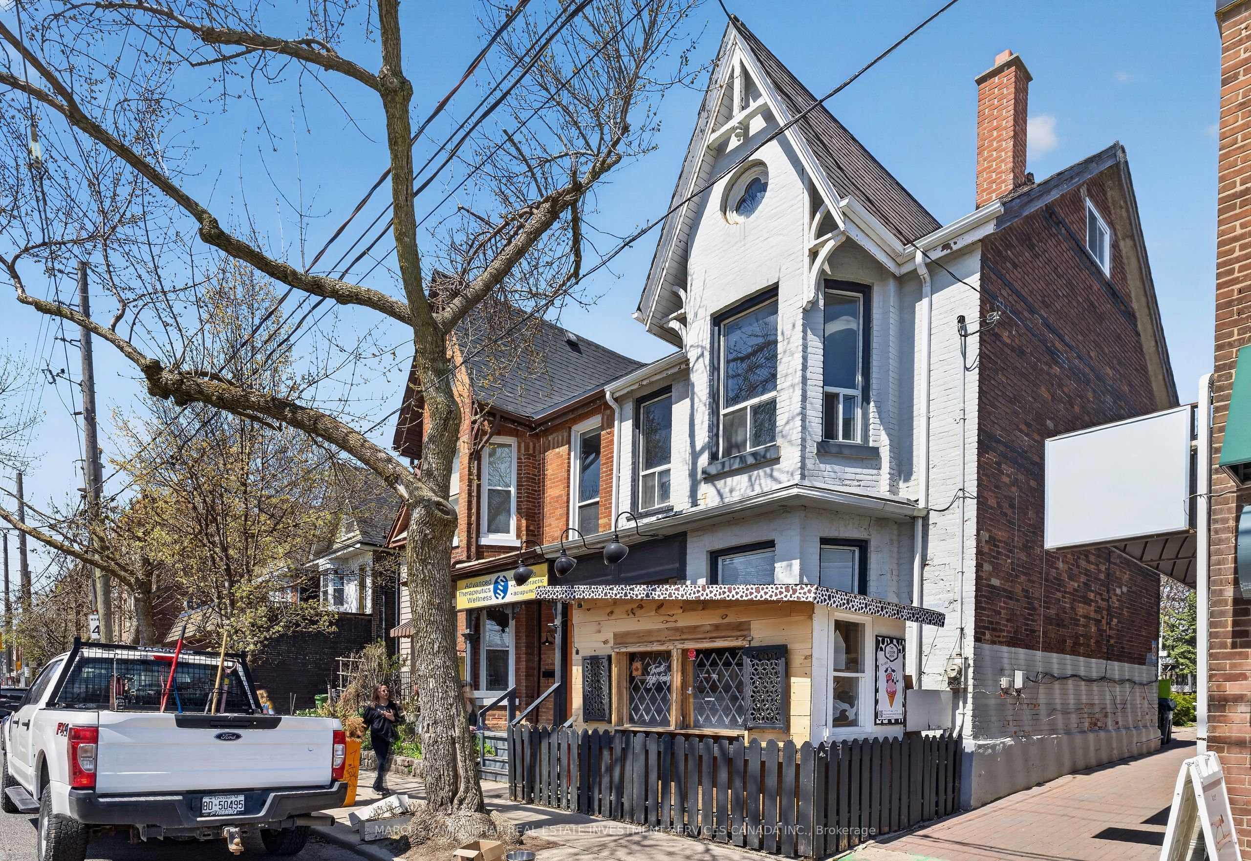 1400 Queen Street E, Toronto, On M4l 1c9