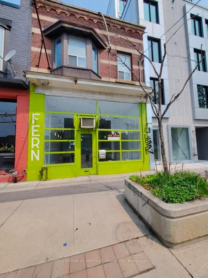 1596 Queen Street E, Toronto, On M4l 1e5