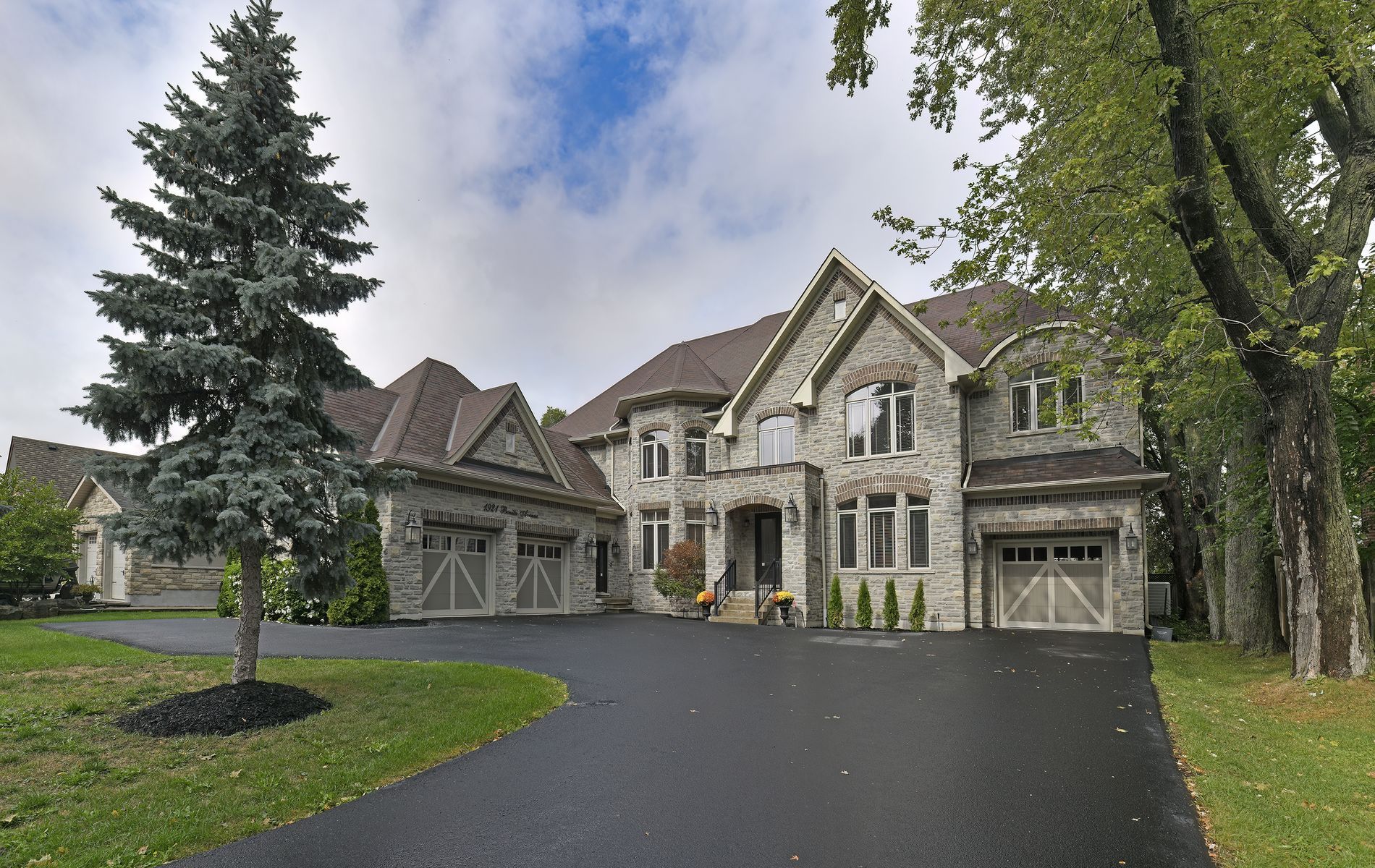1921 Bonita Avenue, Pickering, On L1v 3n1