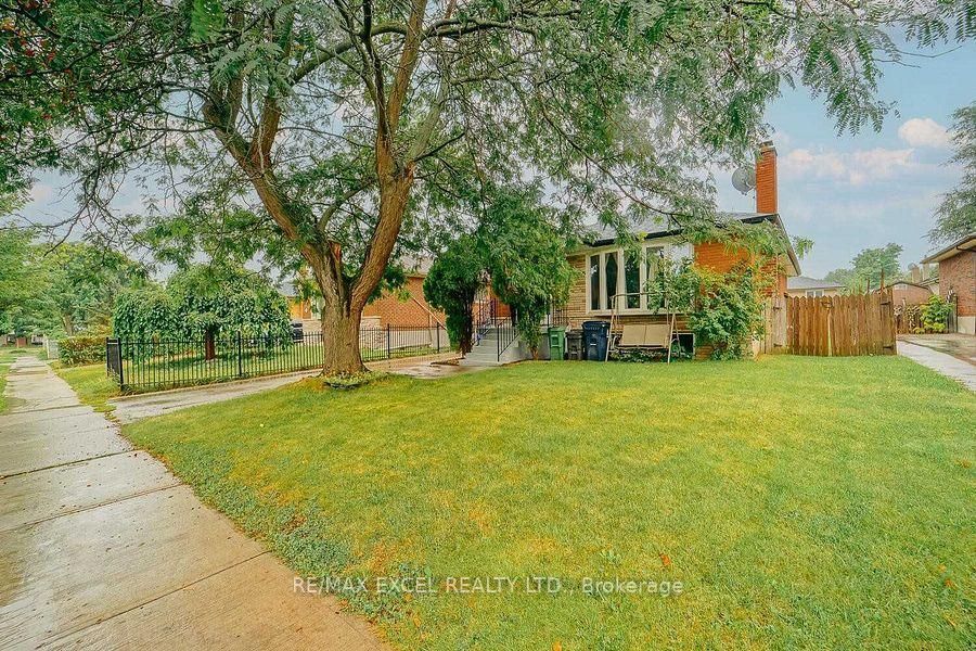 22 Gander Drive Main, Toronto, On M1g 2w1