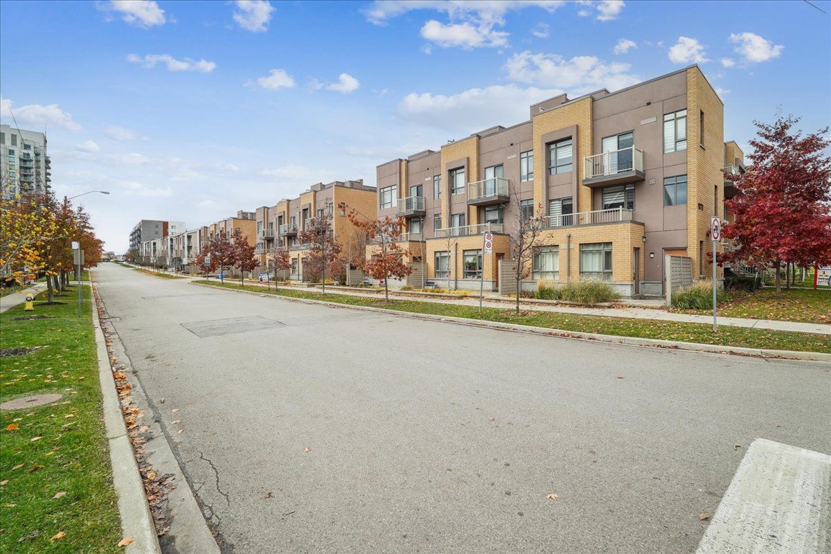 90 Orchid Place Drive 304, Toronto, On M1b 0c4