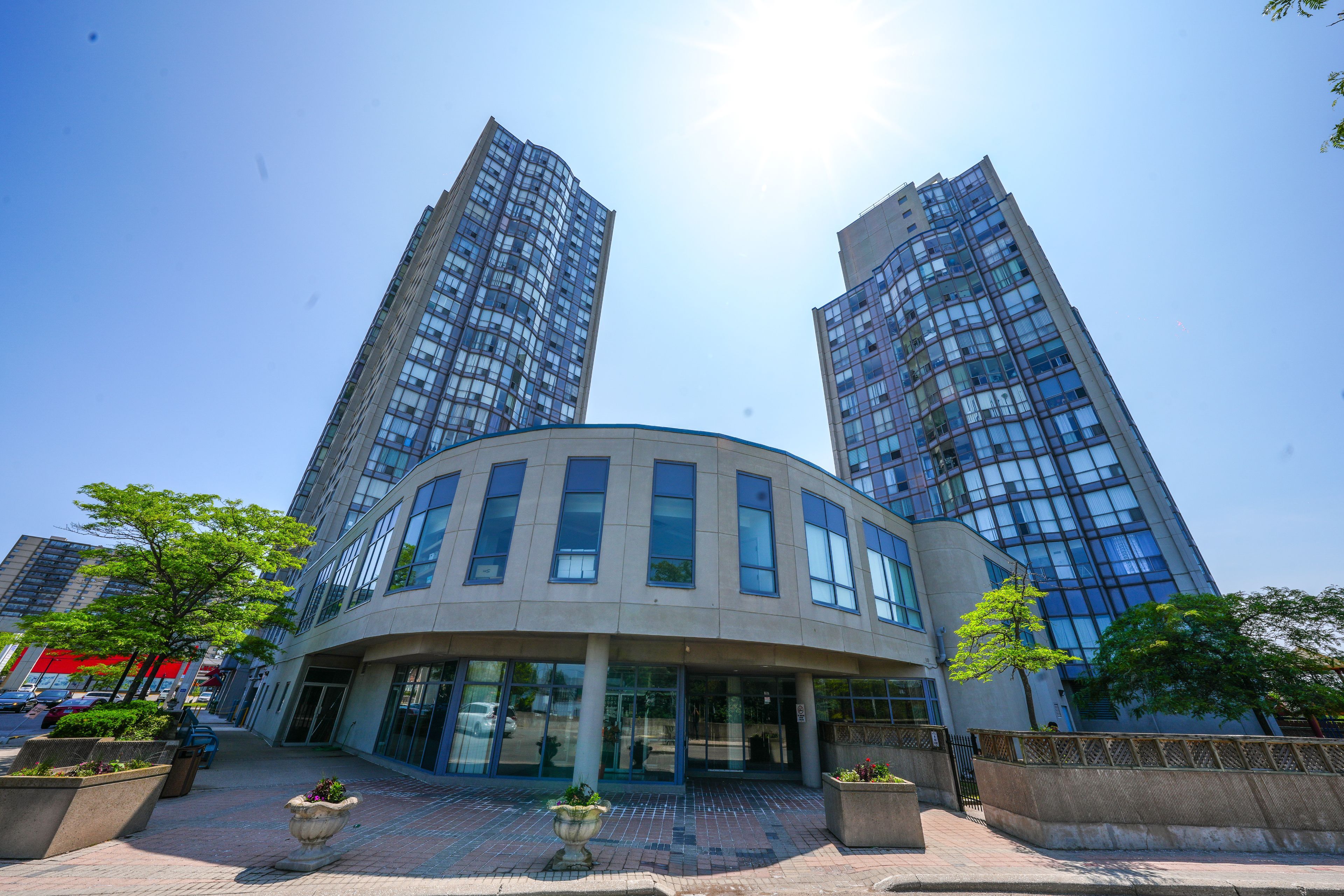 1470 Midland Avenue 608, Toronto, On M1p 3b9