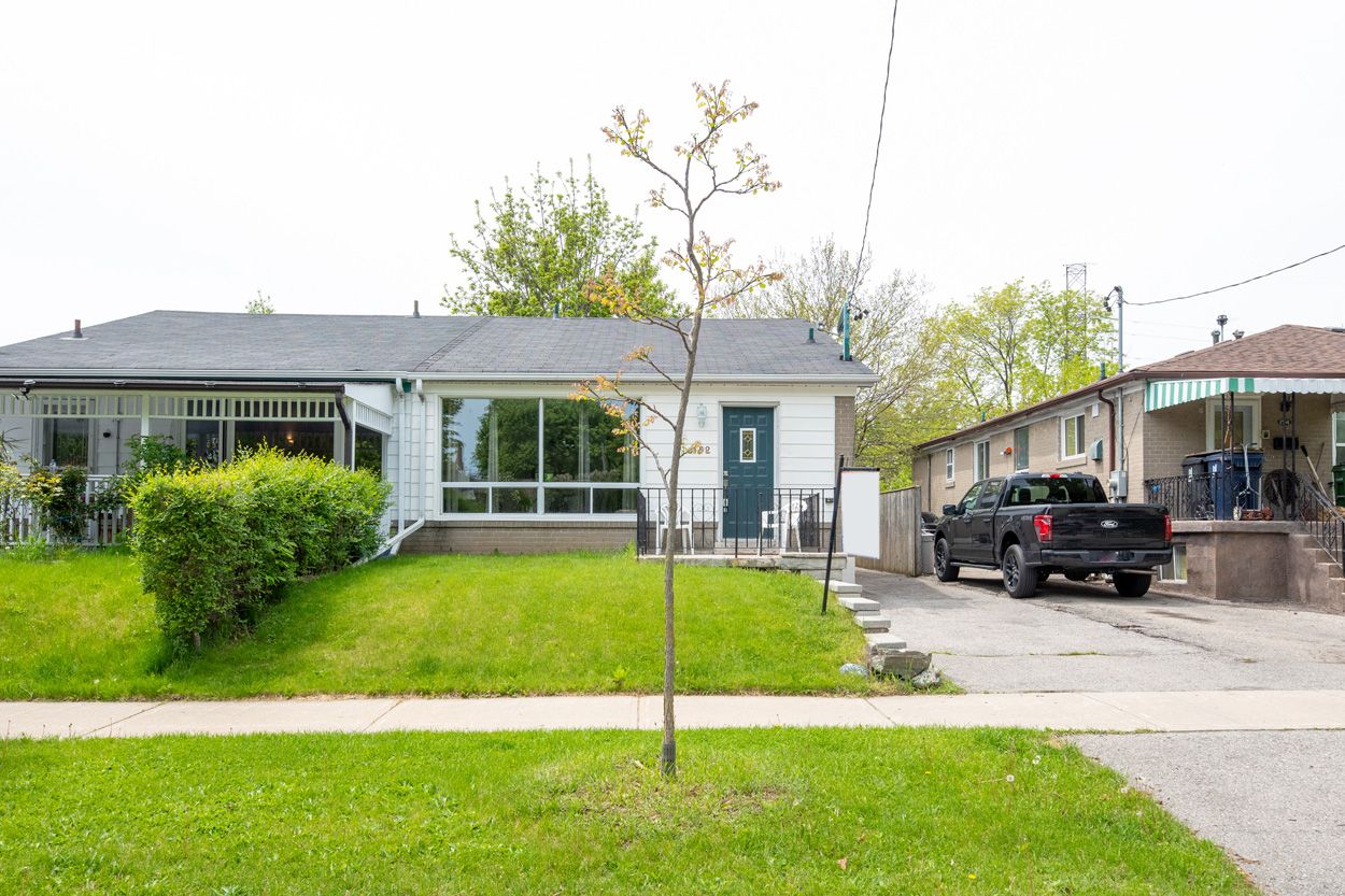 152 Santamonica Boulevard, Toronto, On M1l 4h6