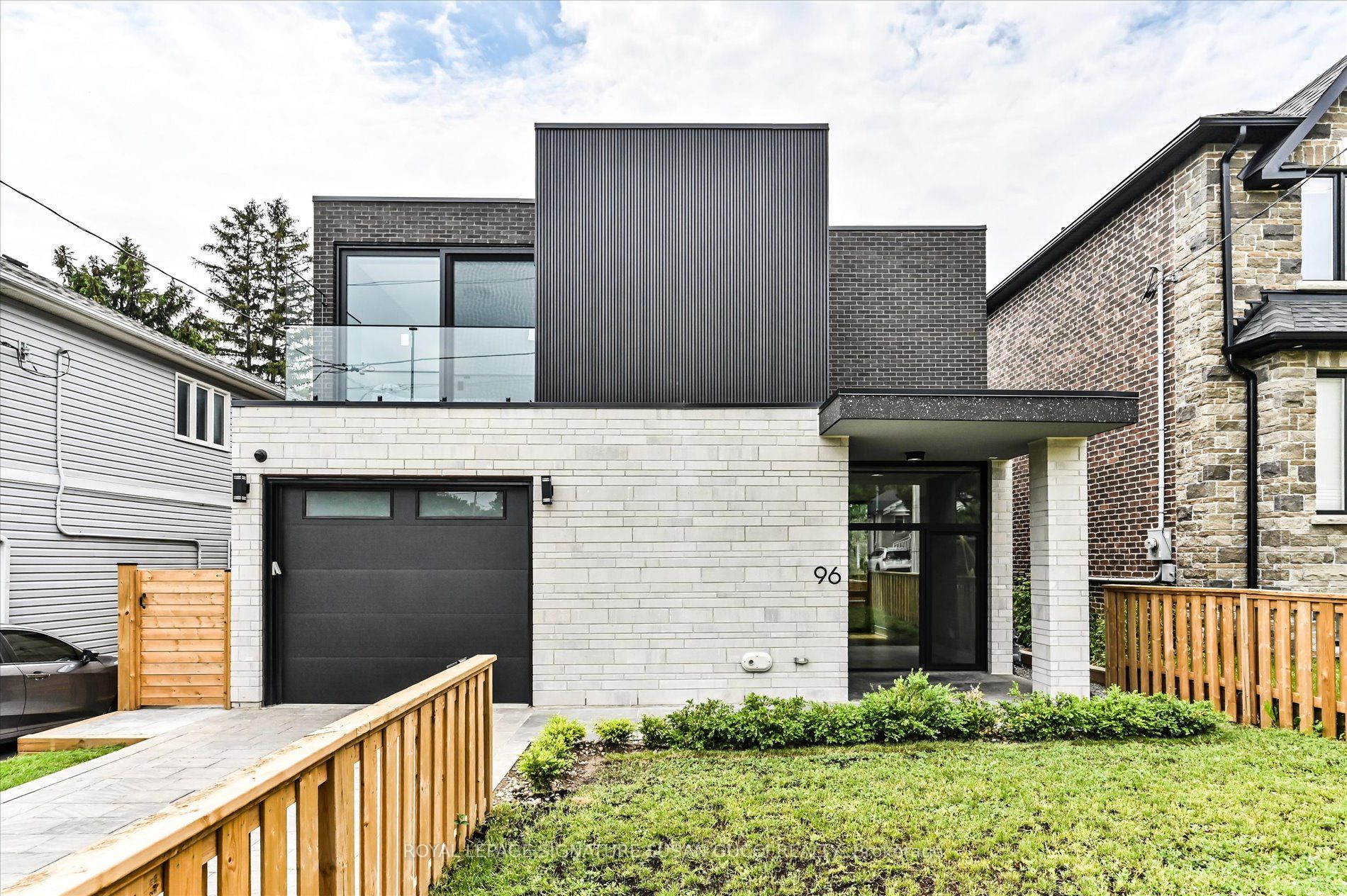 96 Squires Avenue, Toronto, On M4b 2s1