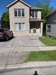 27 Nassau Street 2, Oshawa, On L1j 4a3